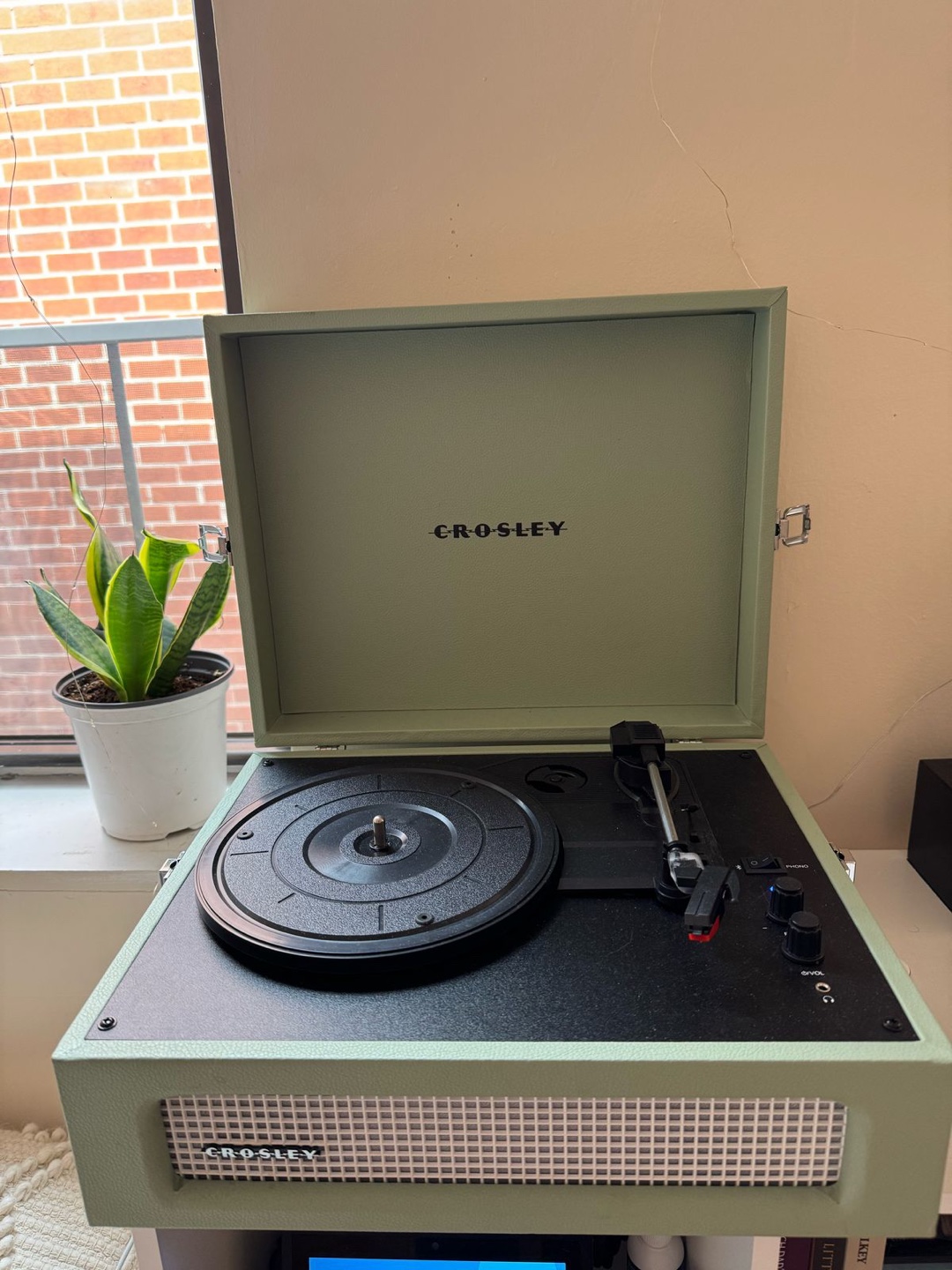 Crosley vintage style record player and Bluetooth