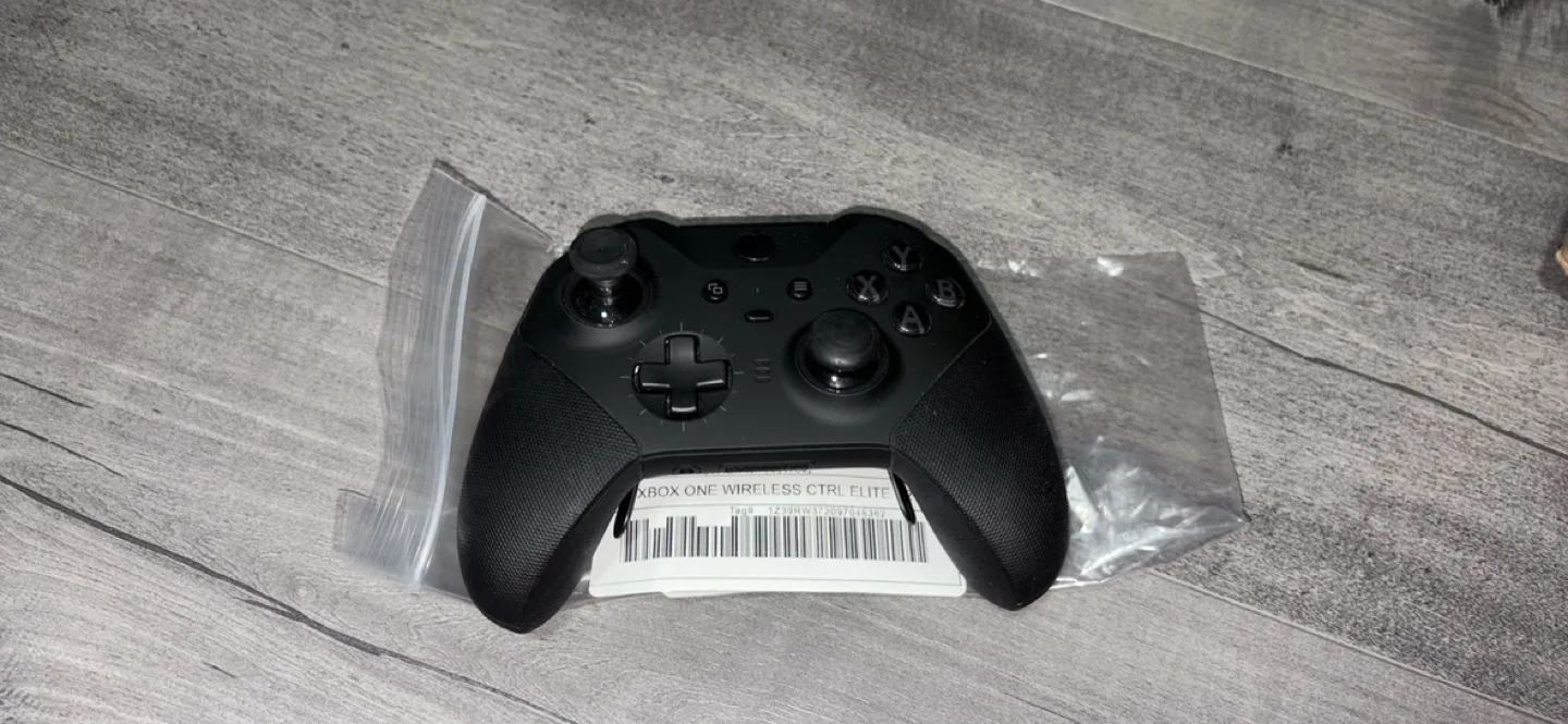 Xbox Elite Series 2 Wireless Controller - Black image indicator(2)