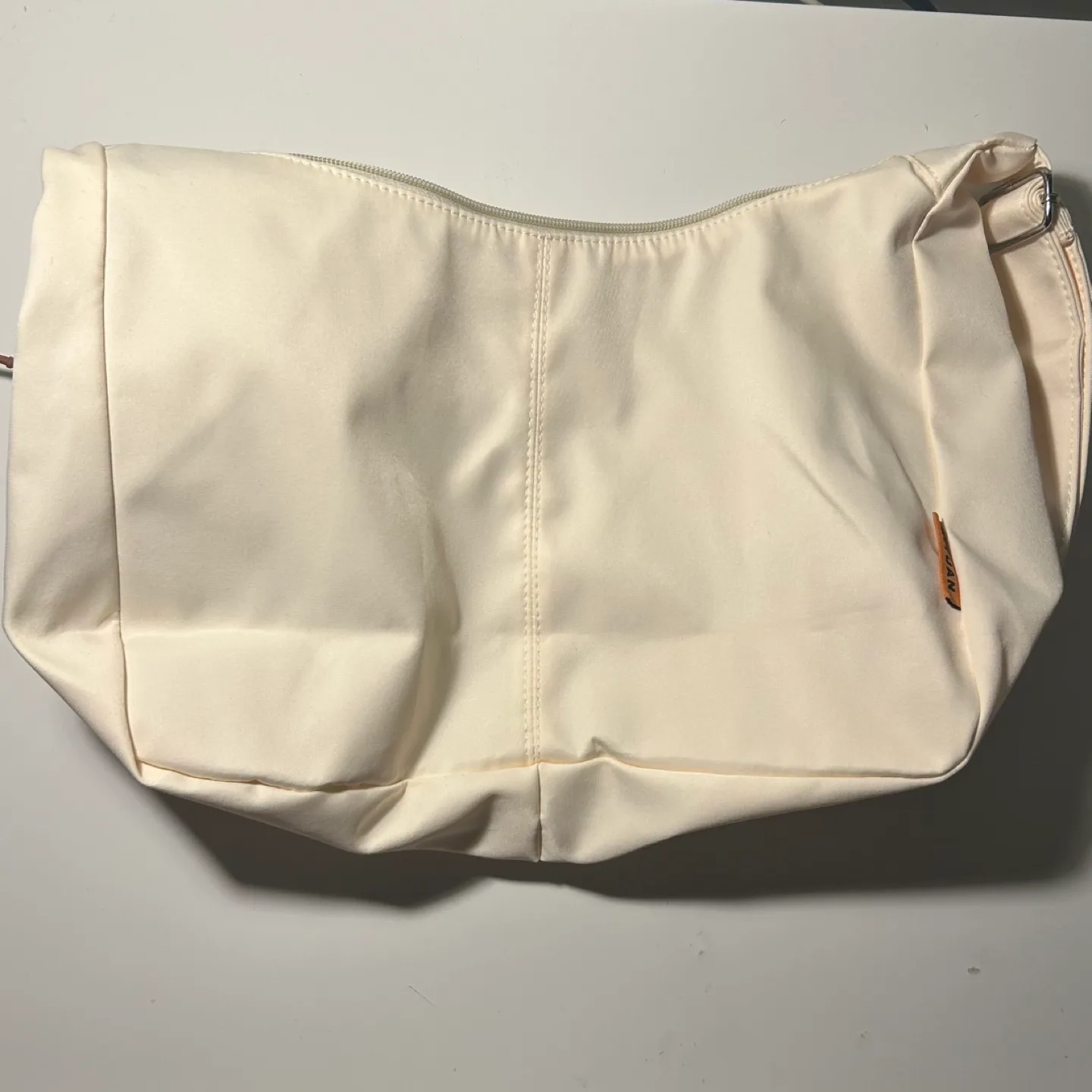 beige shoulder bag image indicator(2)