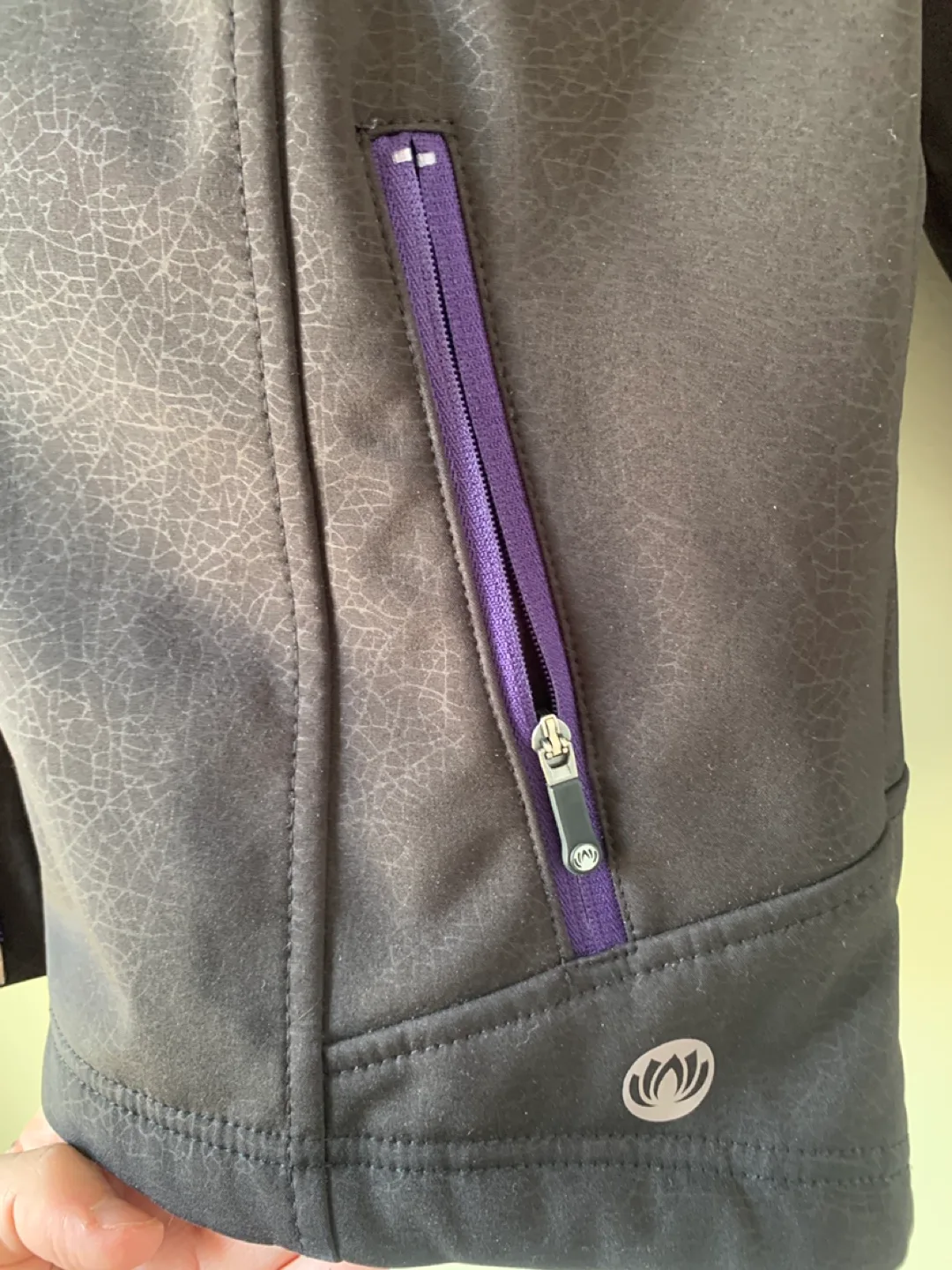 Mondetta Women's Rain Windbreaker image indicator(2)