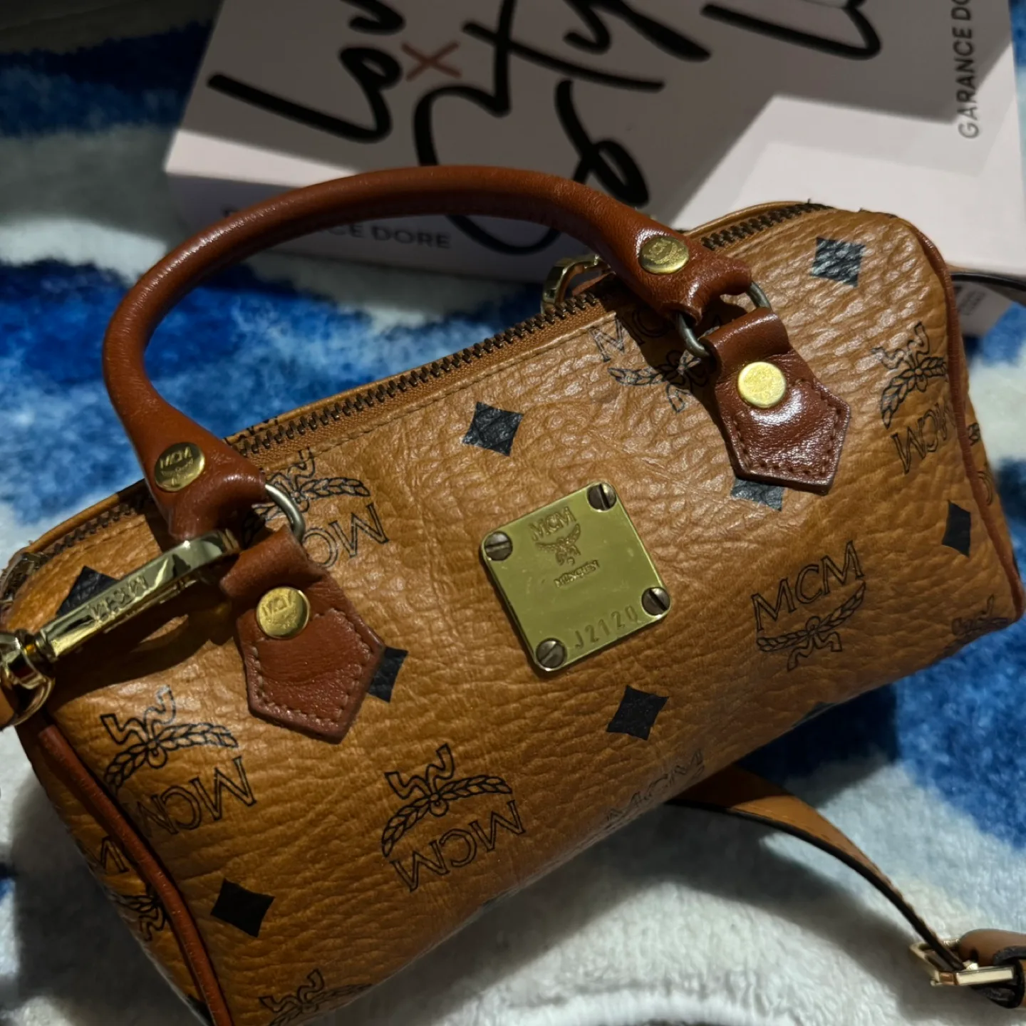 MCM Nano Slingbag hand bag image indicator(3)