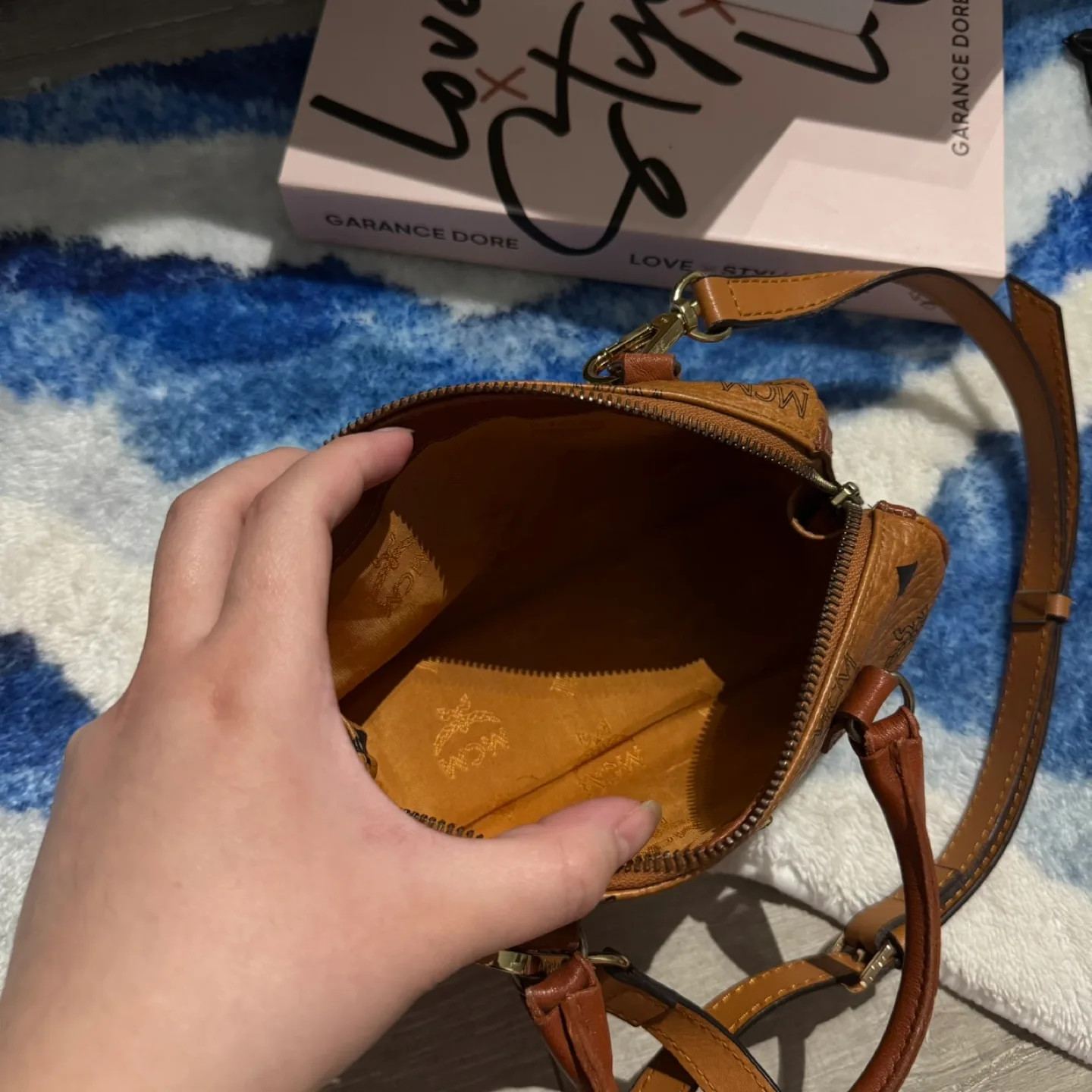 MCM Nano Slingbag hand bag image indicator(7)