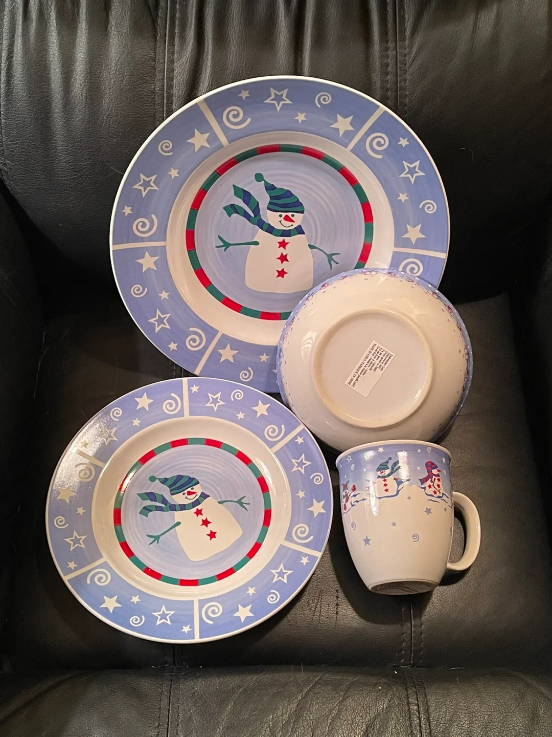 NEW 16-Piece Snowman Porcelain Dinnerware Set image indicator(2)