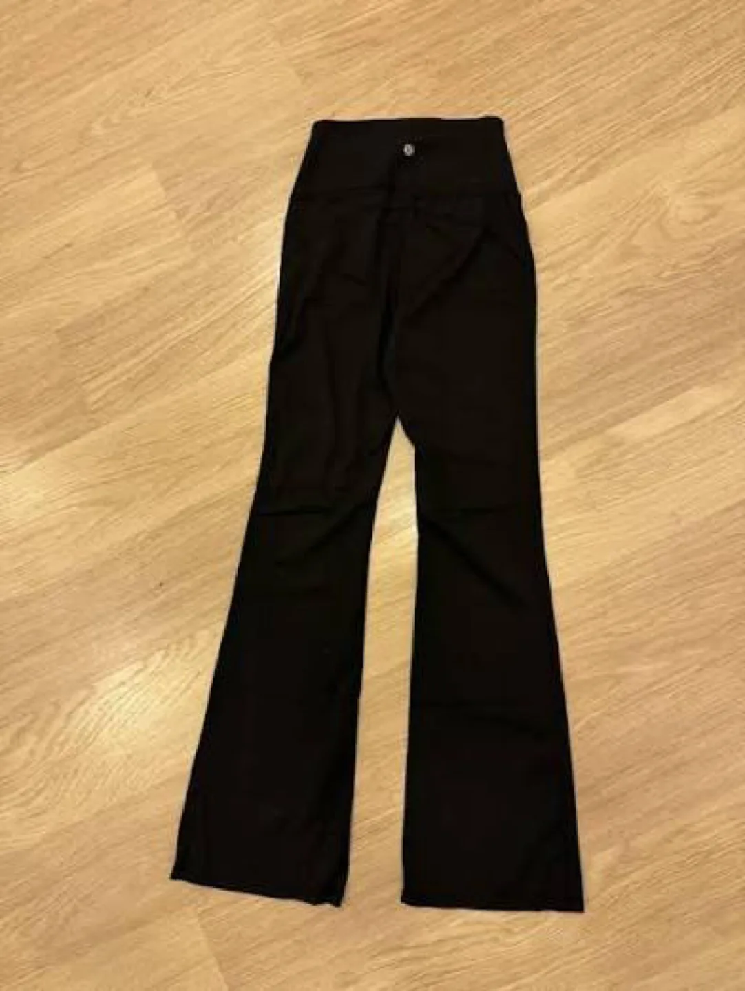 Lululemon Black Flared leggings image indicator(2)