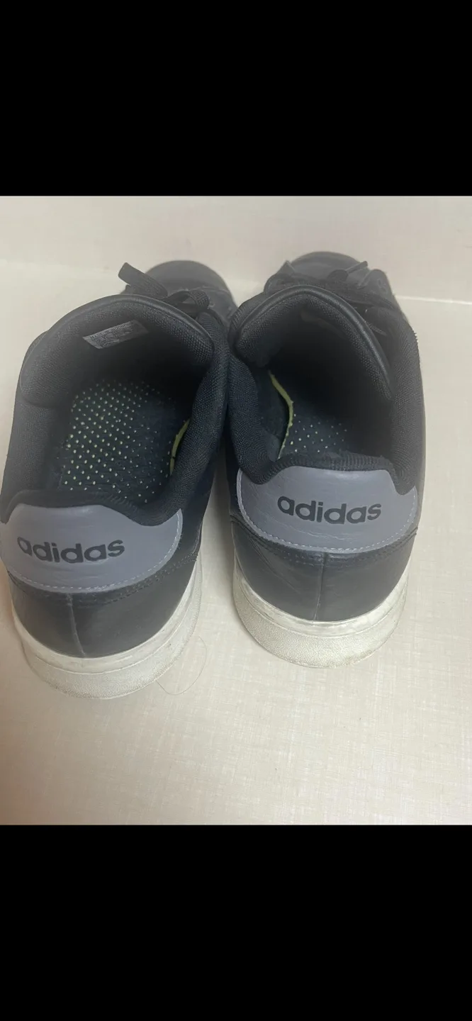 Adidas Men's Black Leather Sneakers Size 9 image indicator(2)