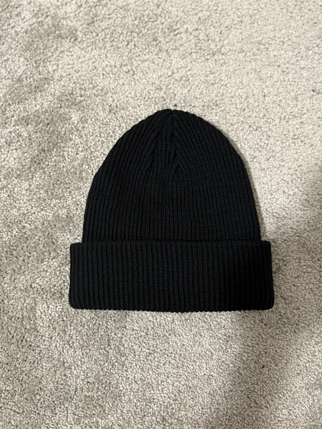 Black essentials beanies image indicator(2)