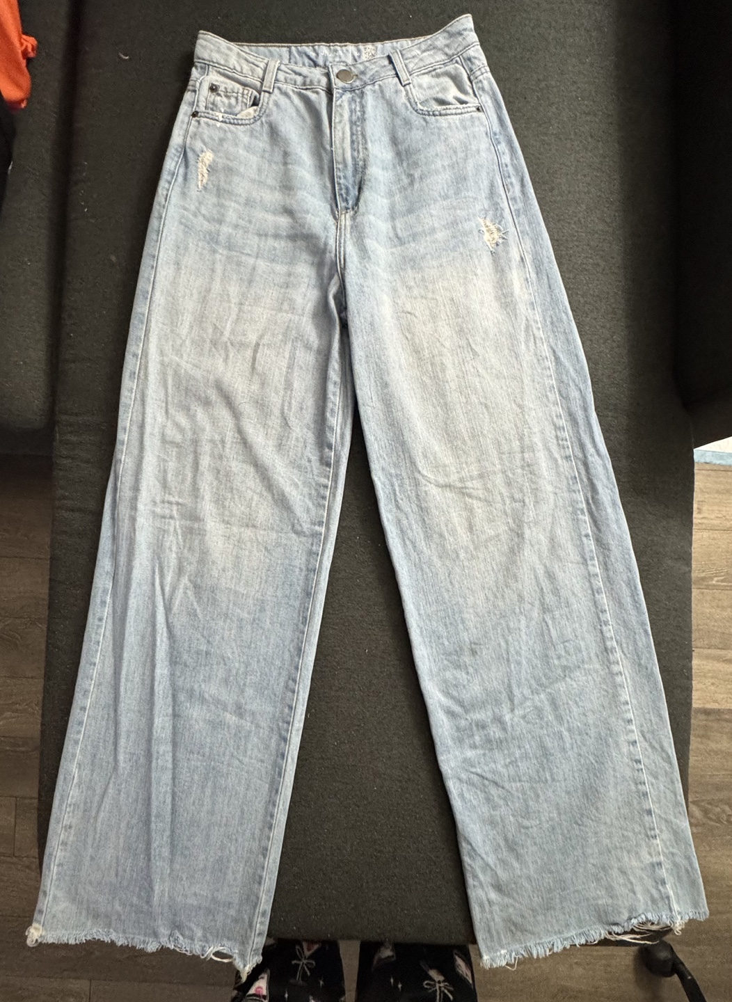 Light Wash Wide Leg Jeans with Raw Hem