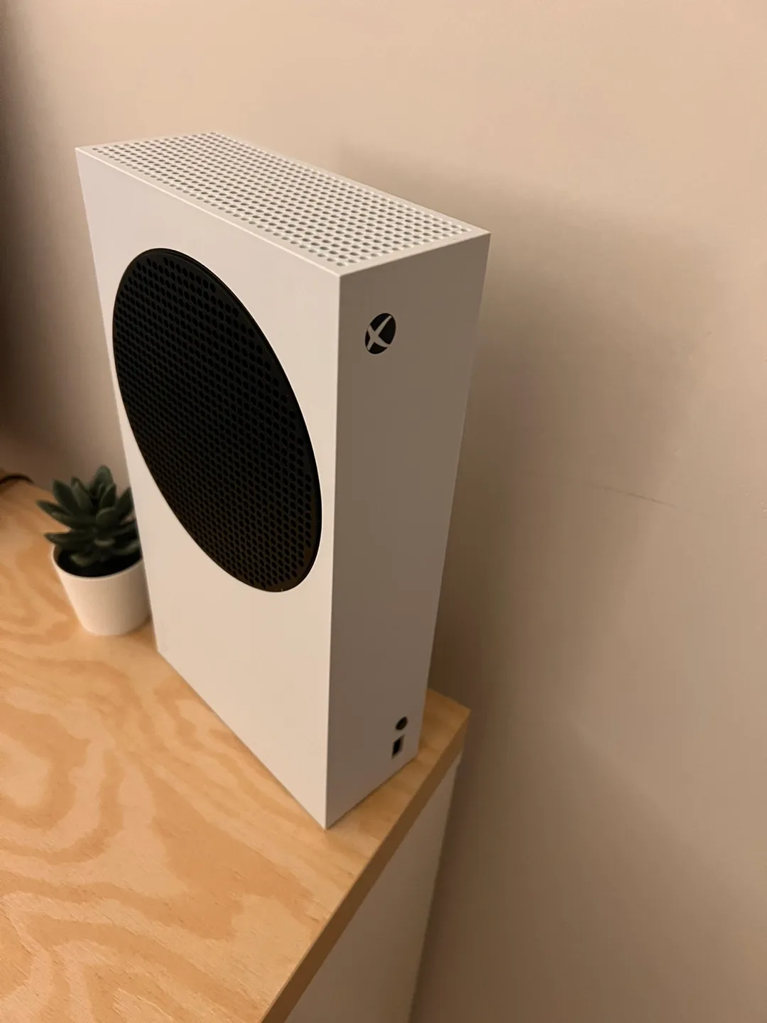 Xbox Series S Console - 512GB - White - with Controller image indicator(4)