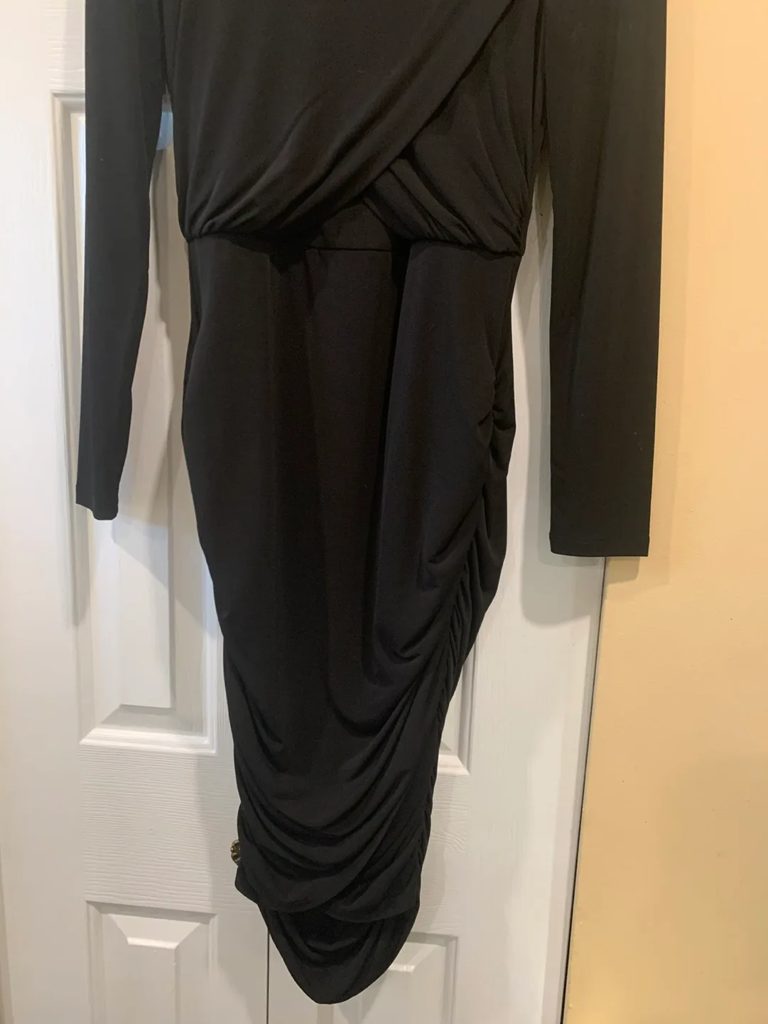 Stunning Black Dress (NWT) - Ideal for Christmas & NYE Parties! image indicator(4)