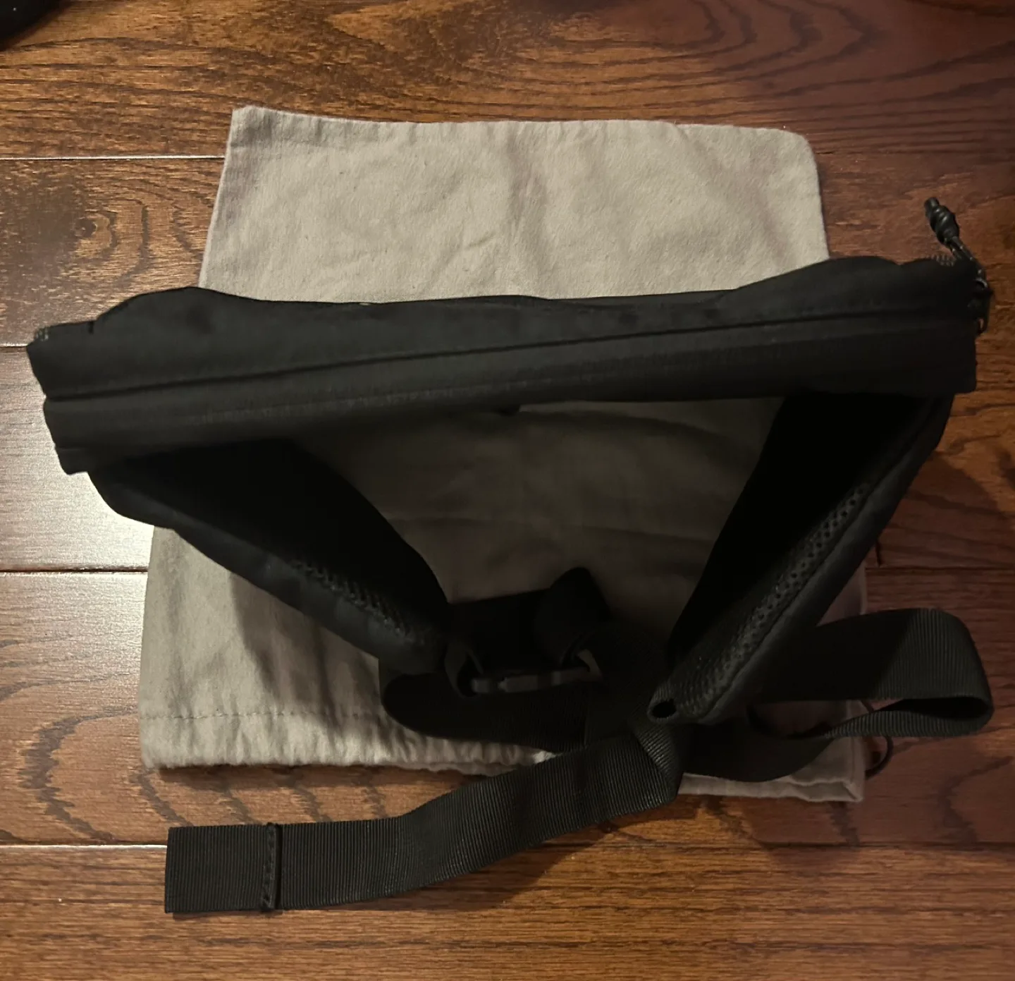 Columbia Black Crossbody Bag image indicator(4)