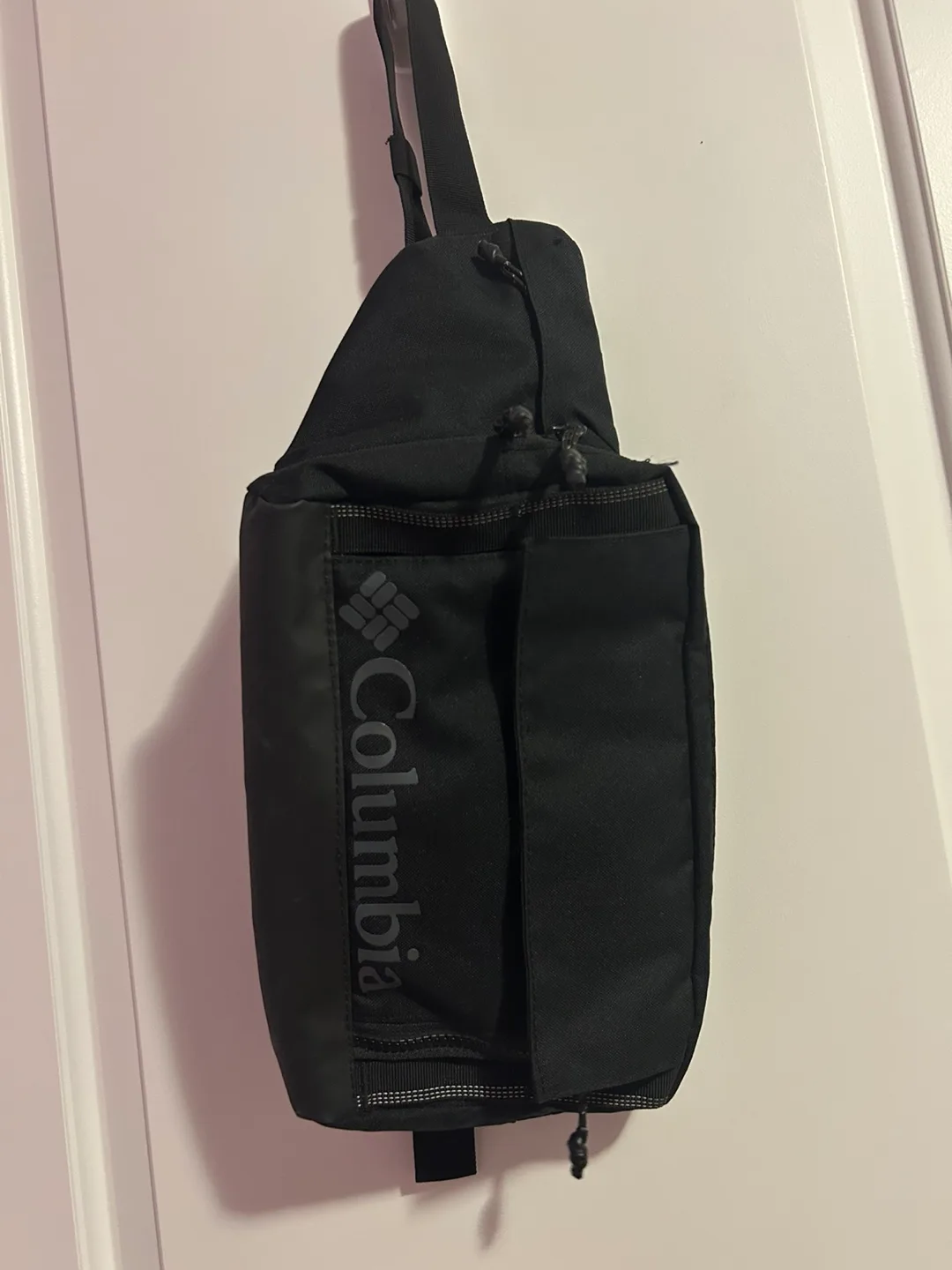 Columbia Black Crossbody Bag image indicator(3)