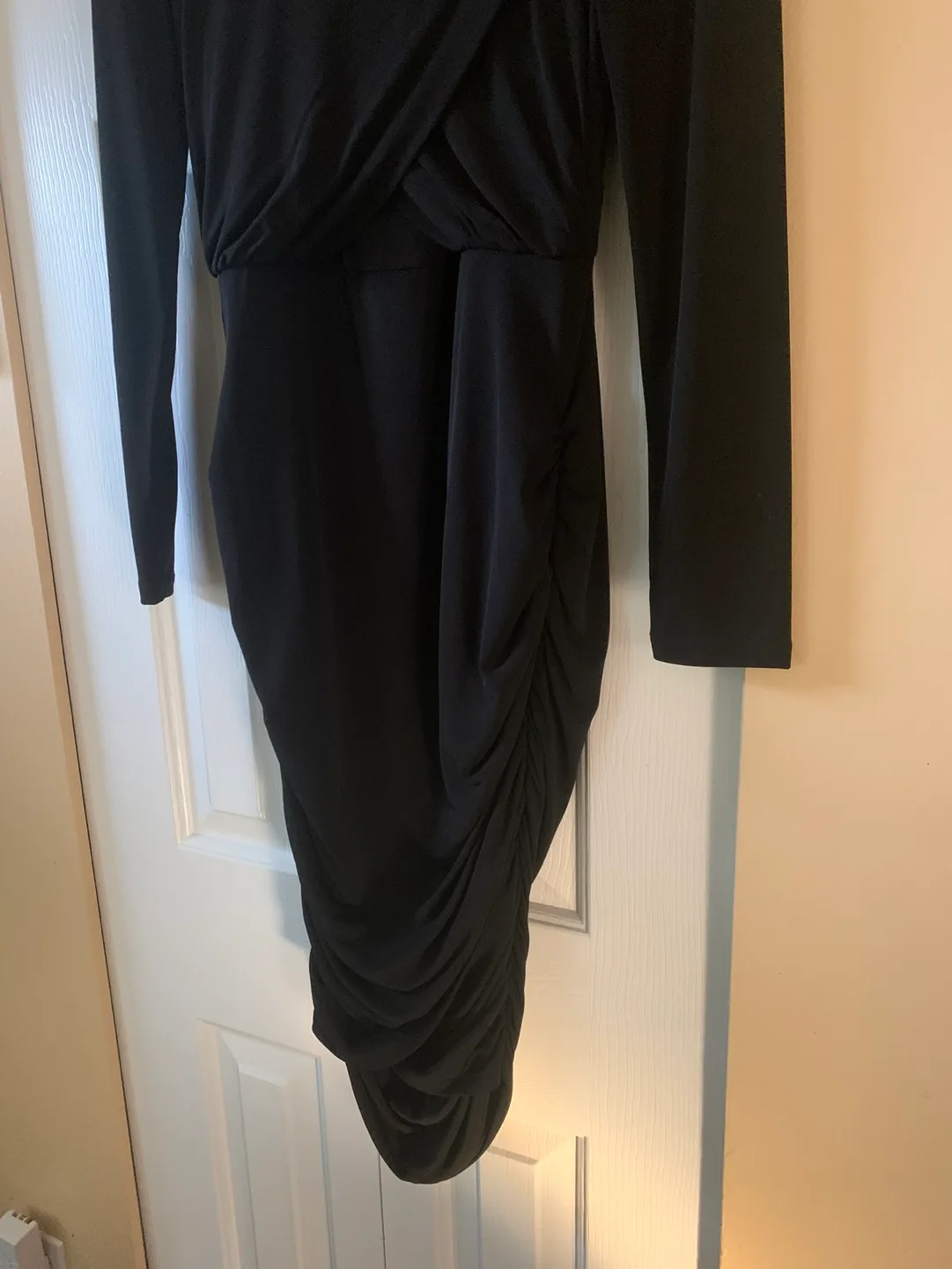 Stunning Black Dress (NWT) - Ideal for Christmas & NYE Parties! image indicator(9)