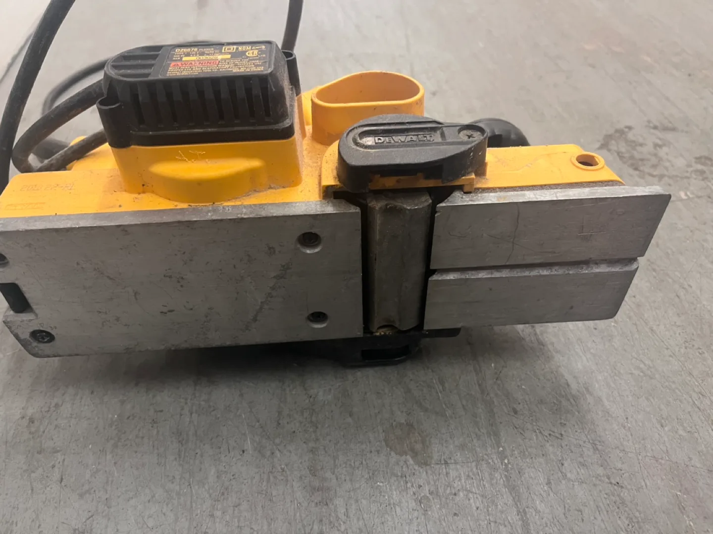 Dewalt 5 1/2-Inch Hand Planer image indicator(2)