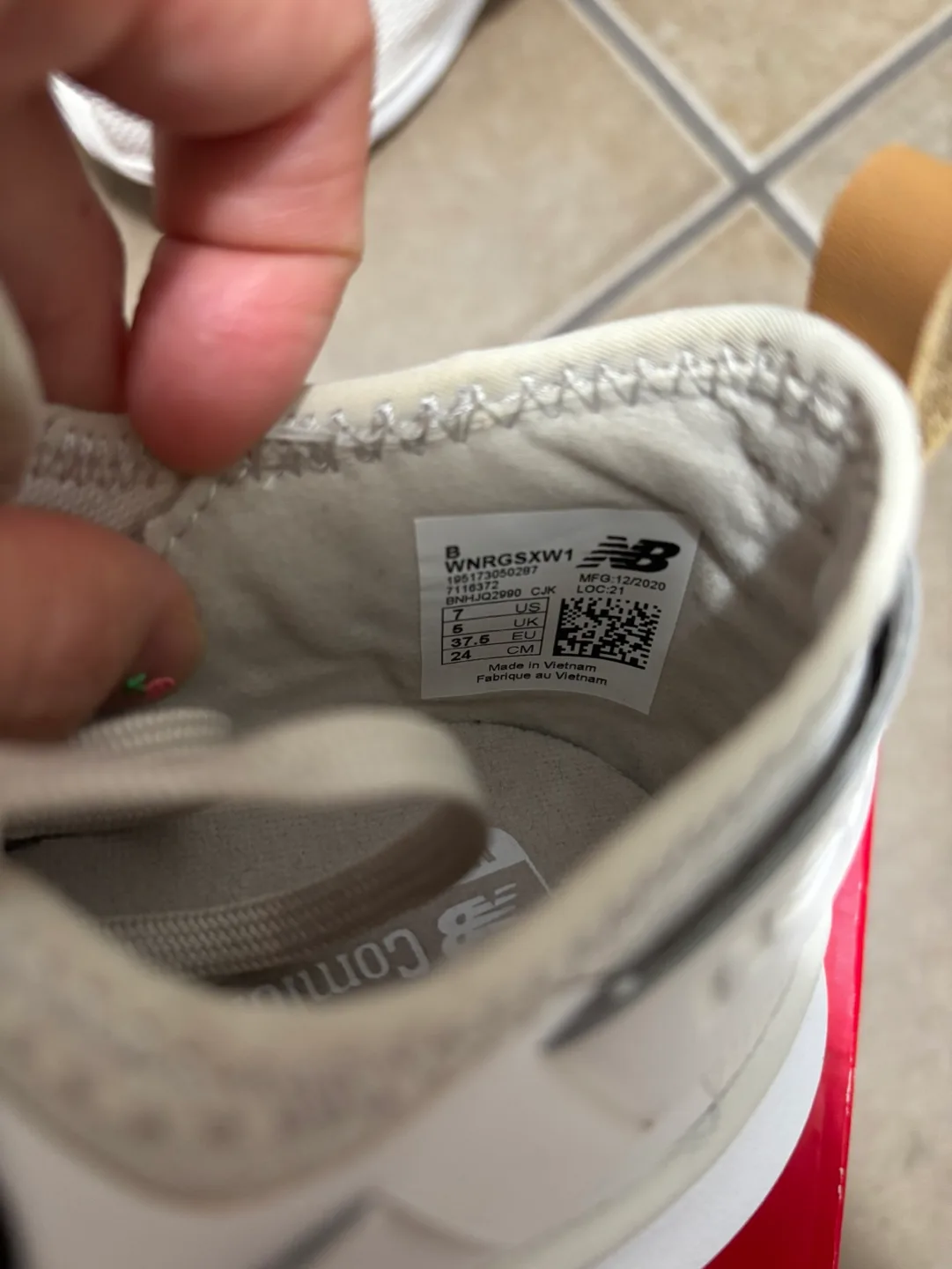 New Balance Women's Beige Knit Sneakers - Size 7 image indicator(5)