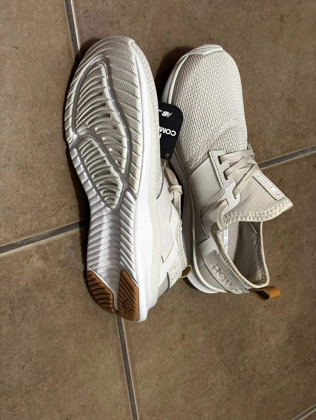 New Balance Women's Beige Knit Sneakers - Size 7 image indicator(3)