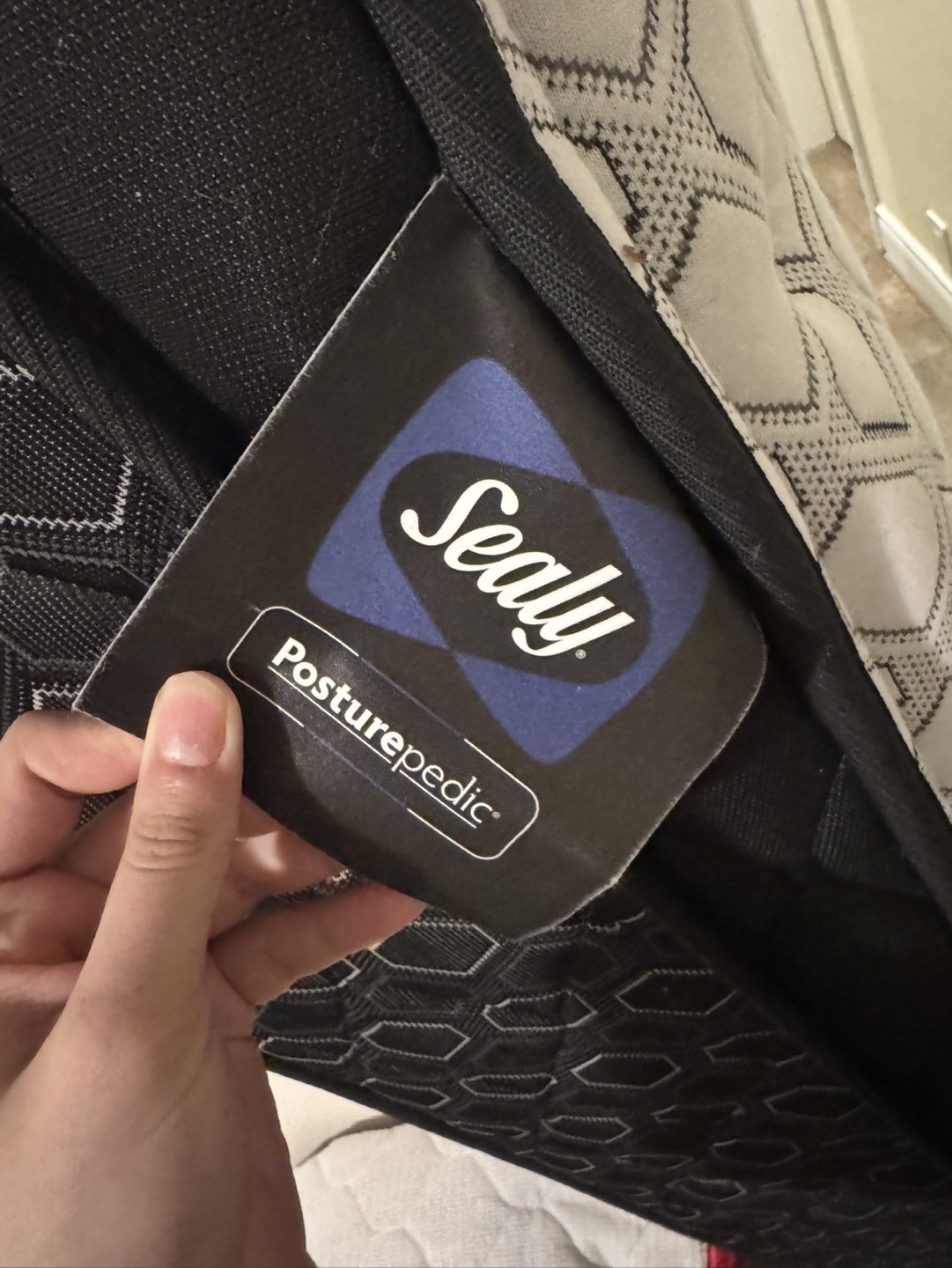 Sealy posturepedic Queen Mattress - photo 2