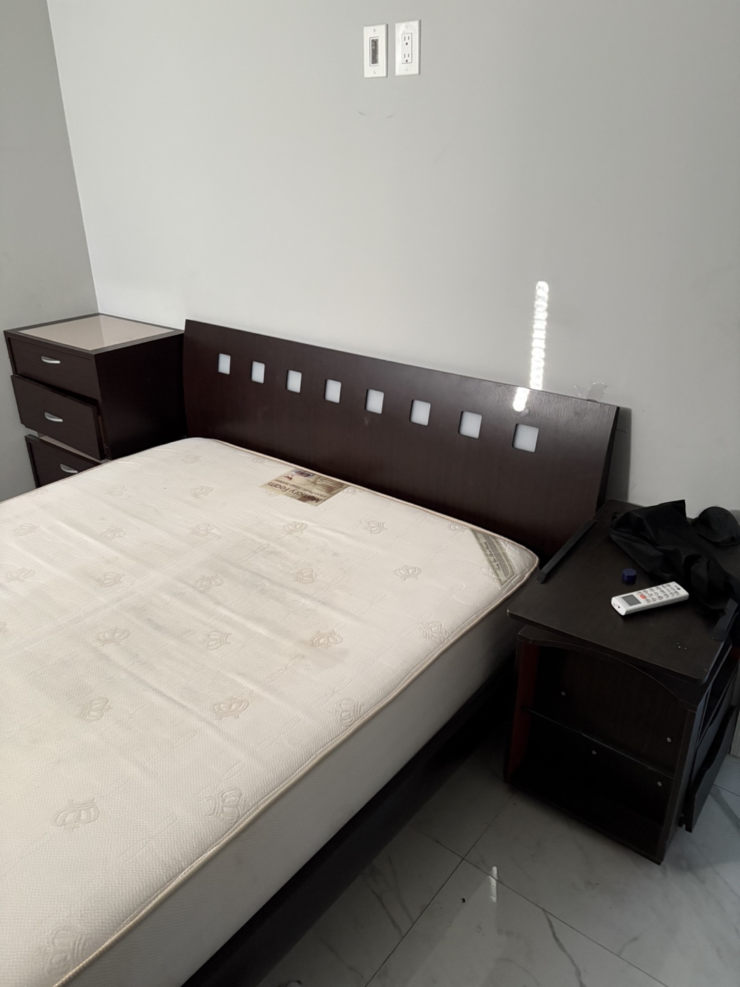 Dark Brown Bedroom Set Queen Size Bed Frame and Two Nightstands - photo 2