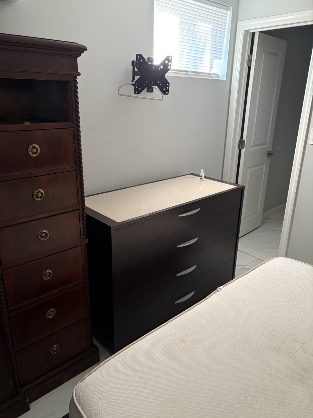 Dark Brown Bedroom Set Queen Size Bed Frame and Two Nightstands