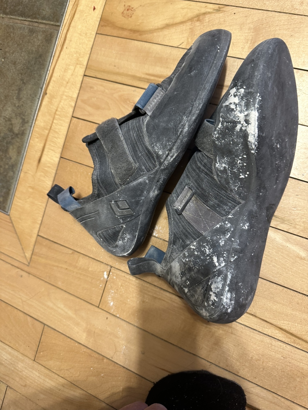 Used Climbing Shoes - photo 2