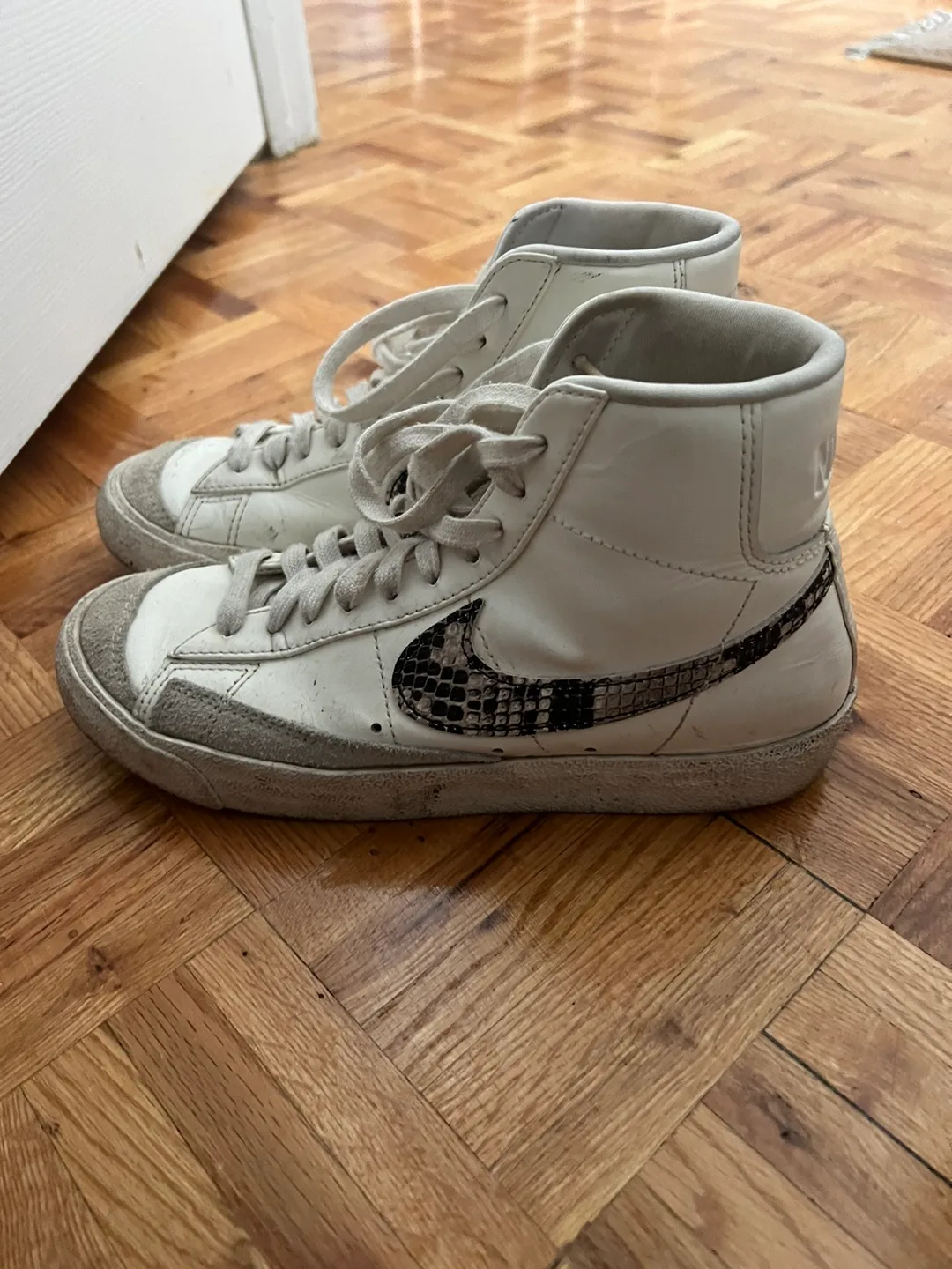 Nike Blazer Mid '77 Vintage High Top Sneakers image indicator(2)