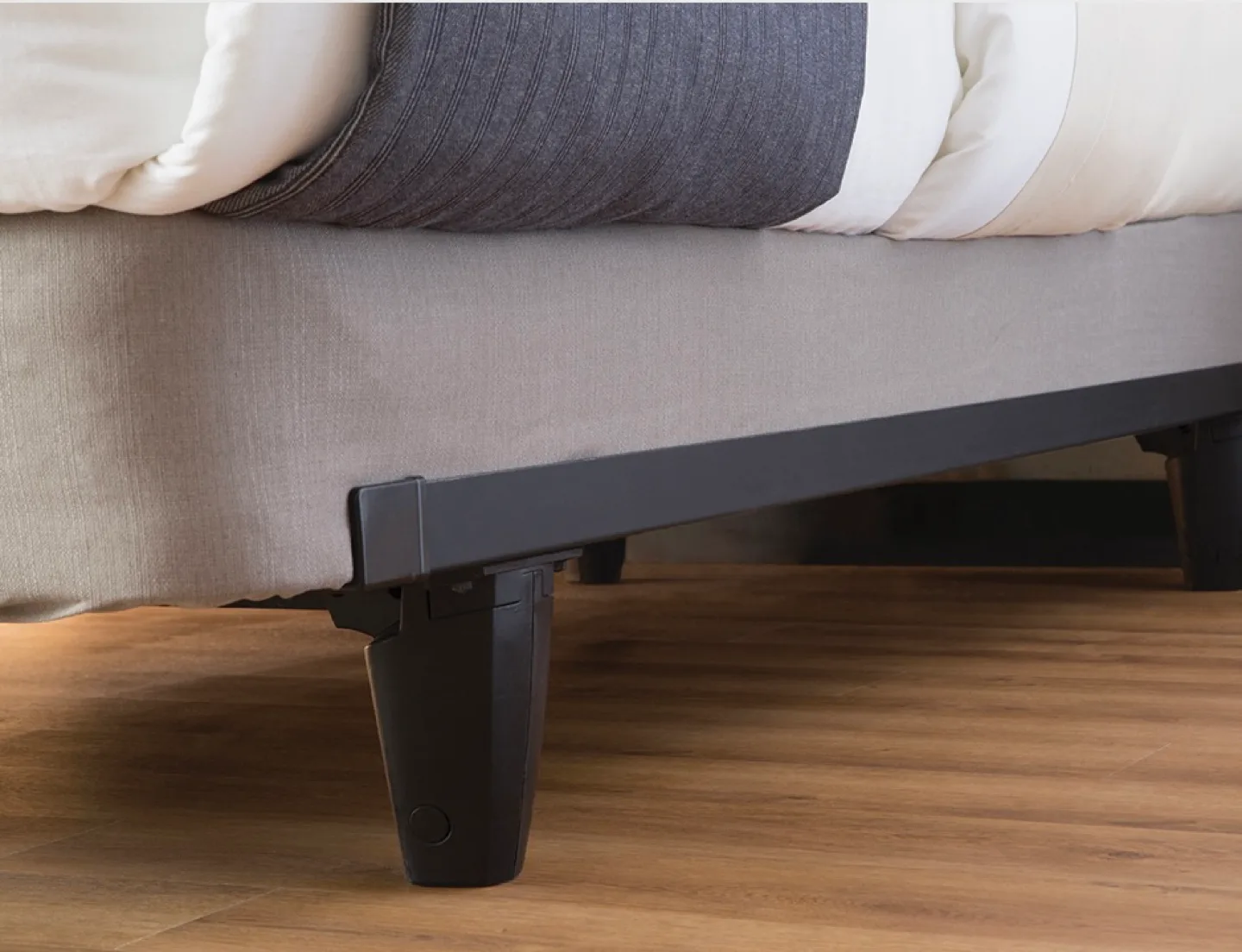 Heavy Duty QUEEN sized Black Metal Platform Bed Frame image indicator(8)