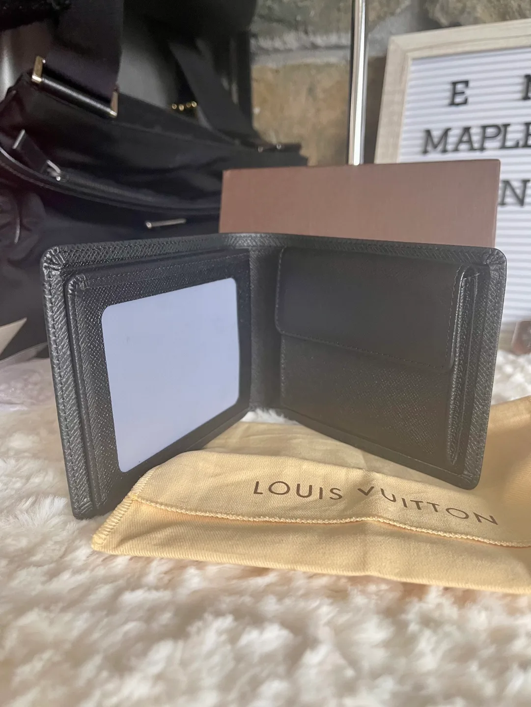 Louis Vuitton Men's Black Leather Bifold Wallet image indicator(5)