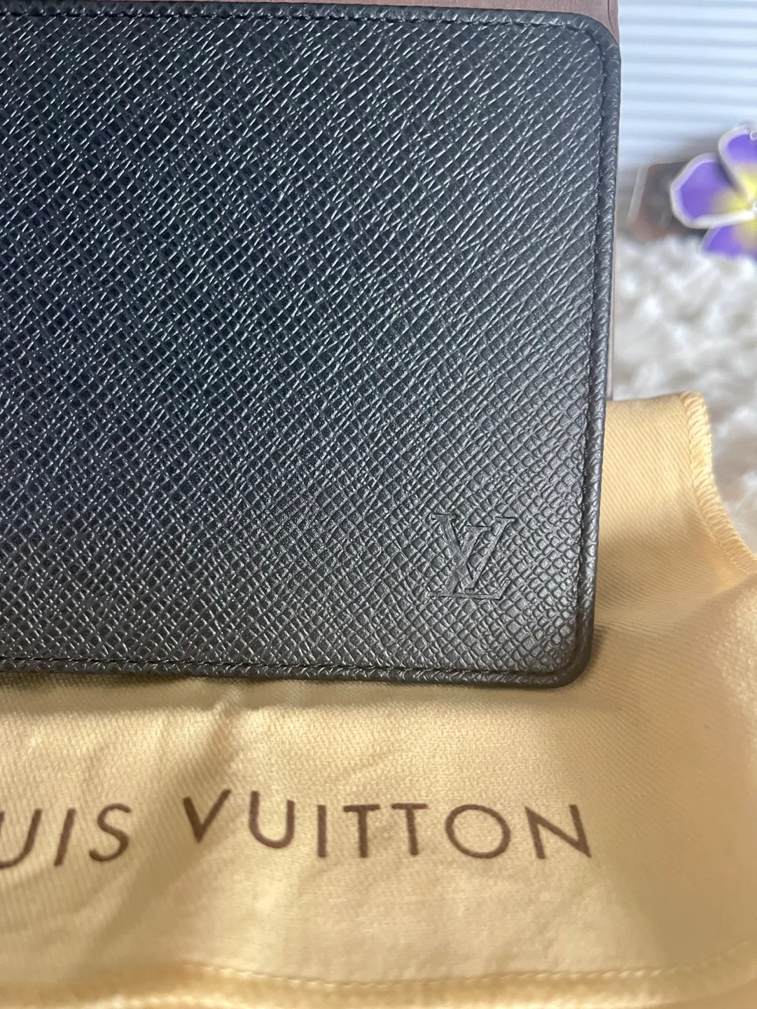 Louis Vuitton Men's Black Leather Bifold Wallet image indicator(2)