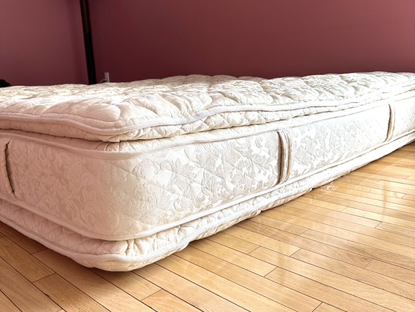 Kingsdown King Size 14” Mattress Great Condition (CAN DELIVER) - photo 3