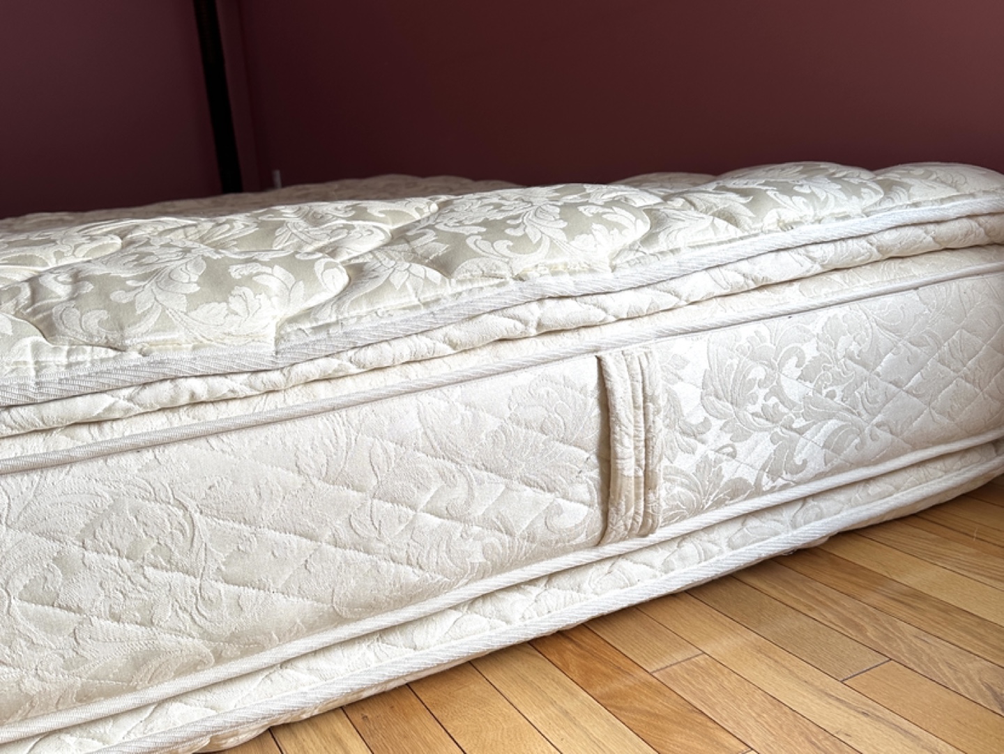 Kingsdown King Size 14” Mattress Great Condition (CAN DELIVER) - photo 4