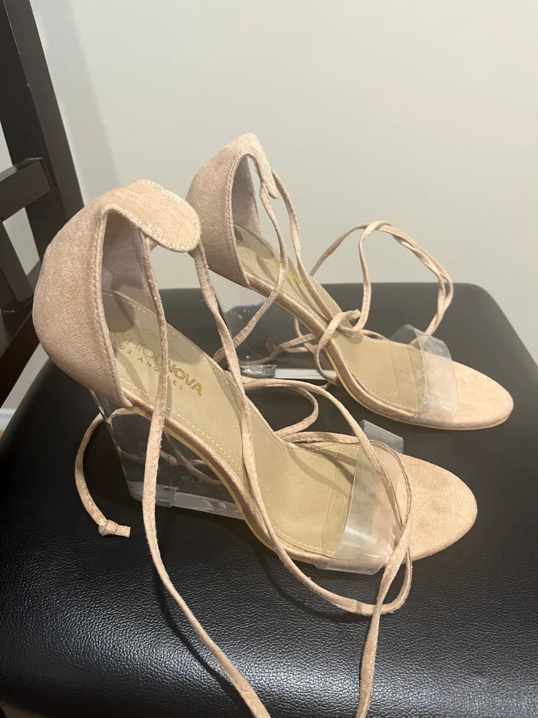 ASSORTED WOMEN SHOES image indicator(2)