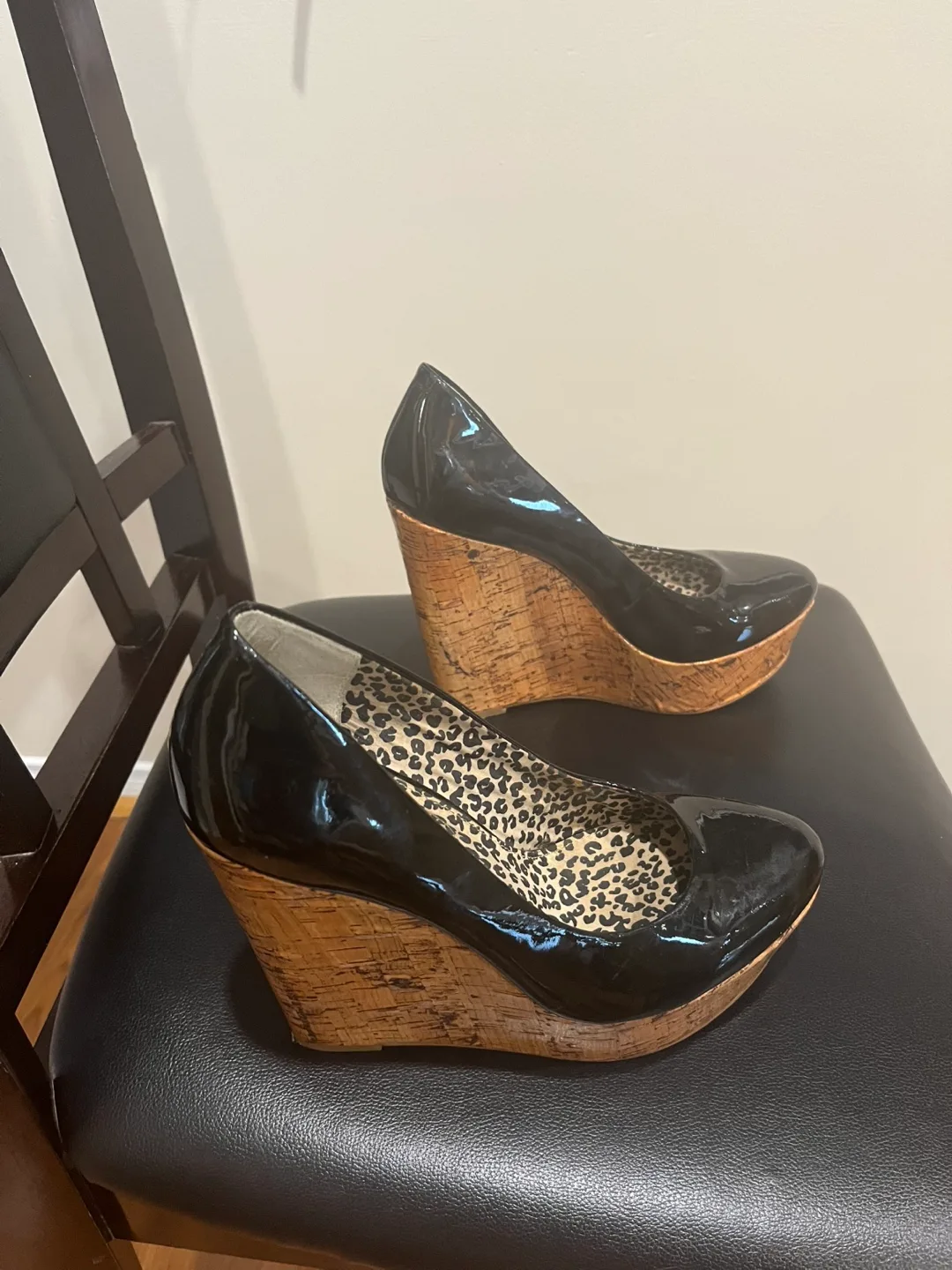 ASSORTED WOMEN SHOES image indicator(4)