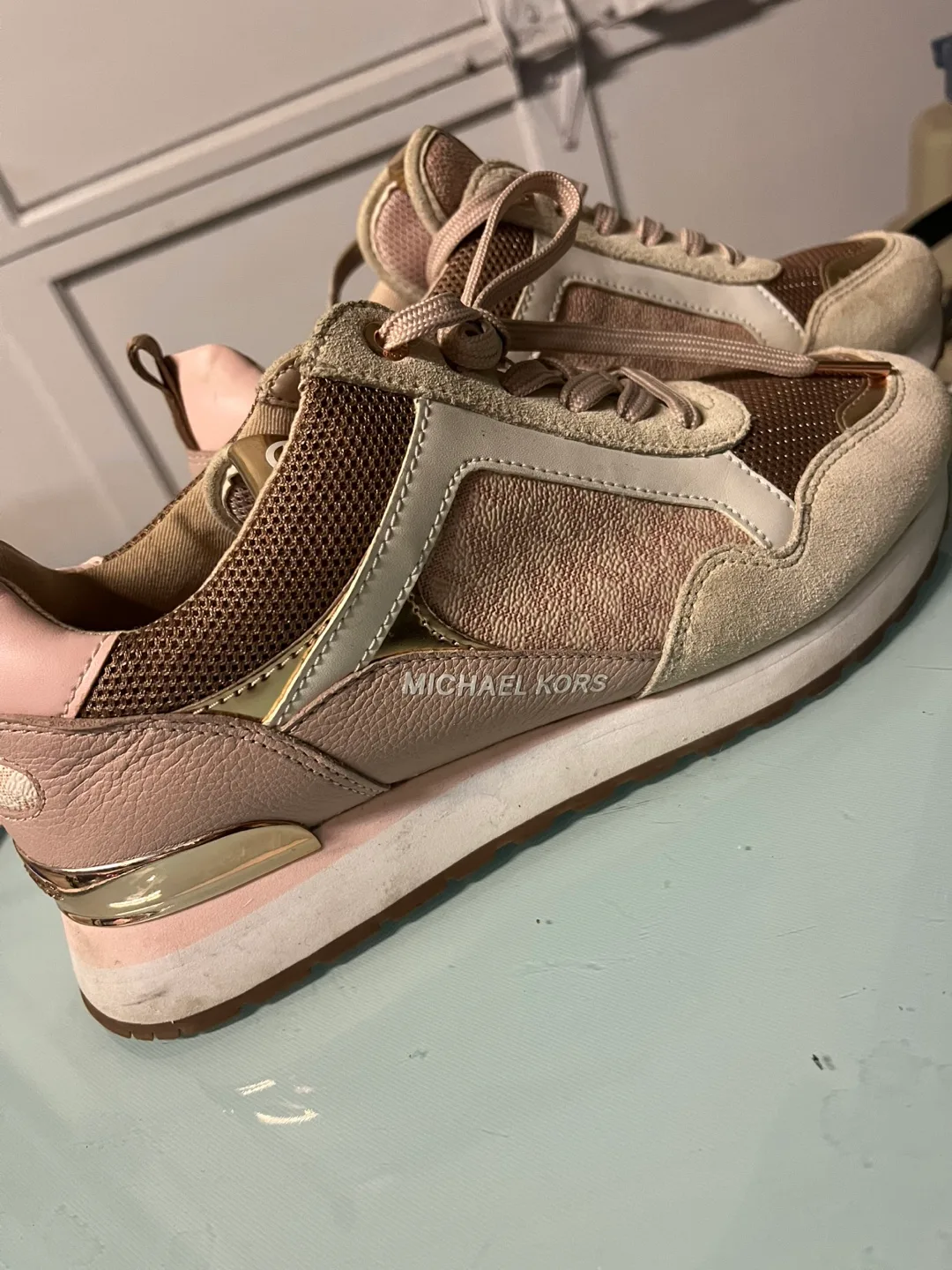 ASSORTED WOMEN SHOES image indicator(8)