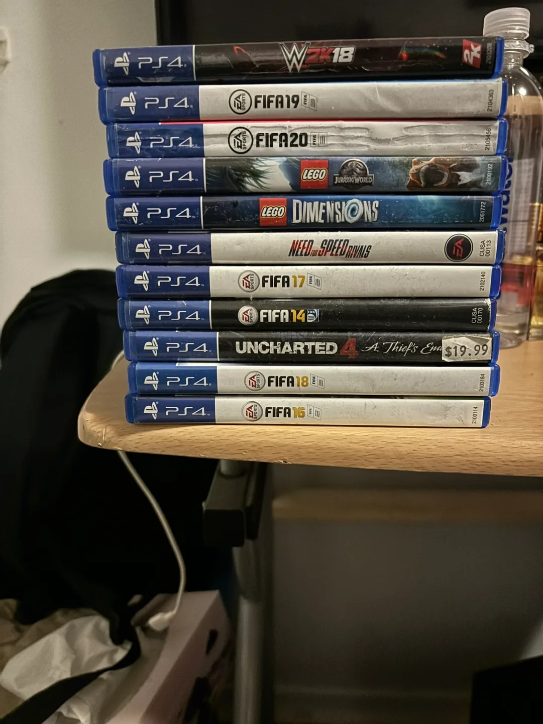 PS4 Gaming Bundle: Console, Controllers & Headset image indicator(6)