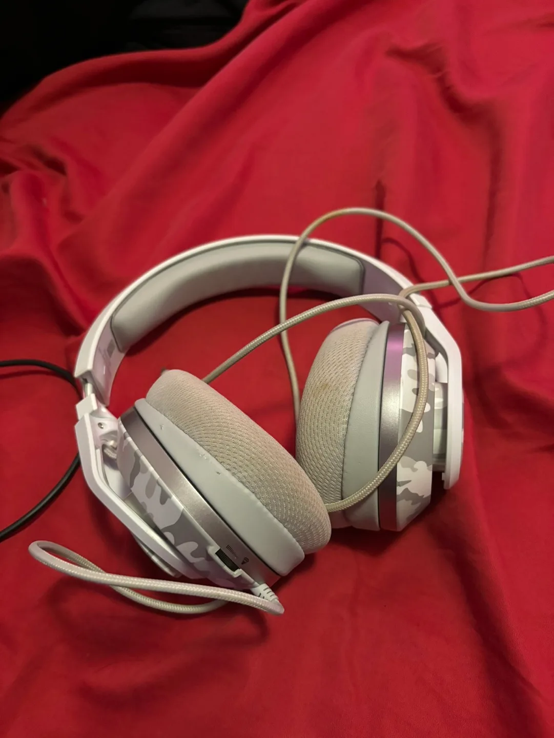 PS4 Gaming Bundle: Console, Controllers & Headset image indicator(5)