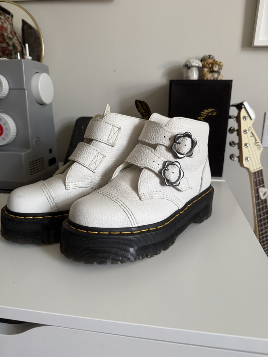 Dr. Martens Devon Flower White Boots - Size 8 Women’s - photo 2