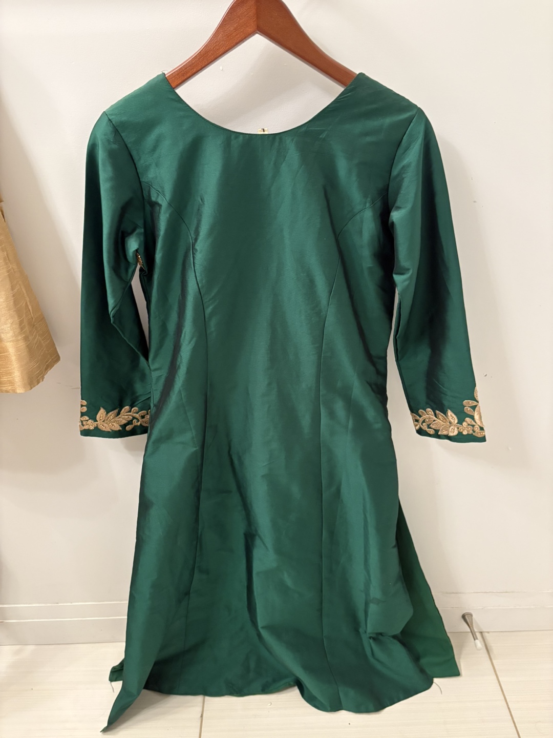 Gorgeous Green and Gold Salwar Kameez - photo 2