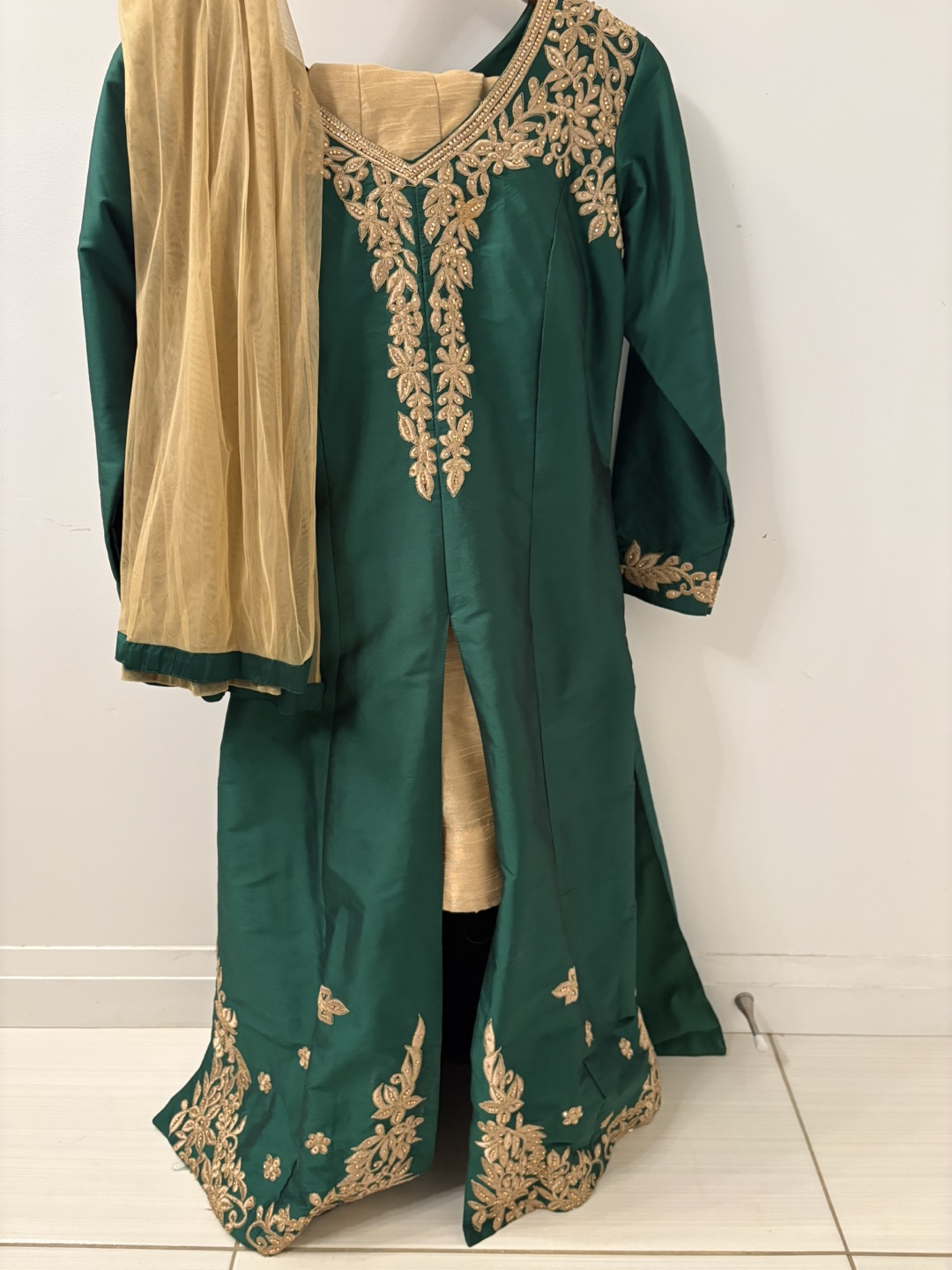 Gorgeous Green and Gold Salwar Kameez - photo 3
