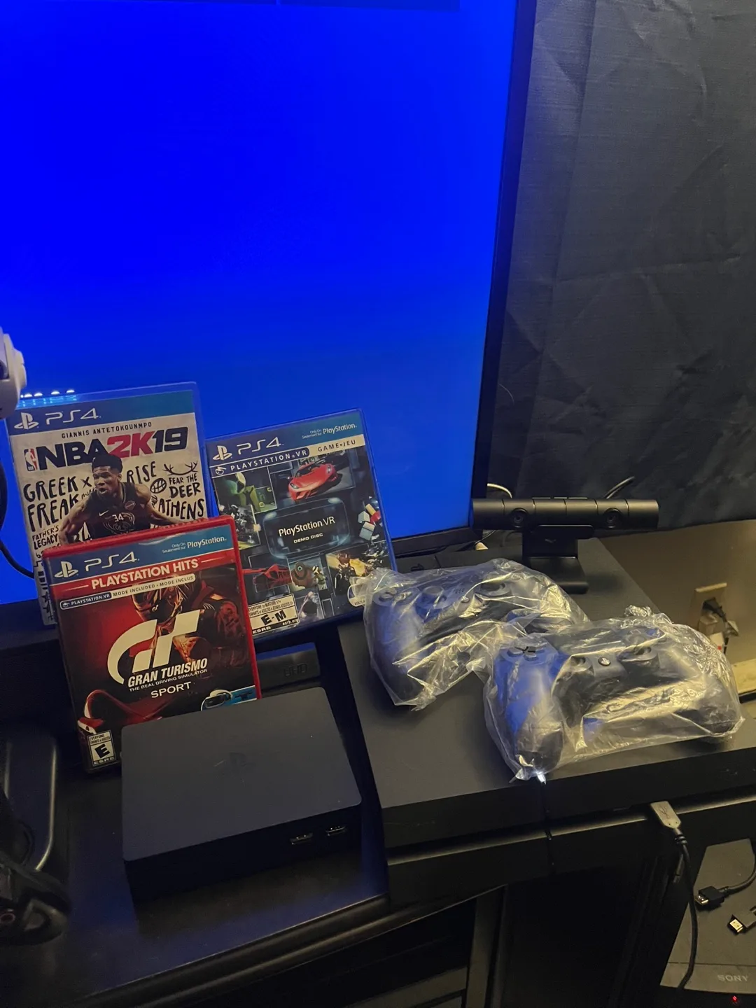 PS4 and VR large bundle brand new image indicator(2)