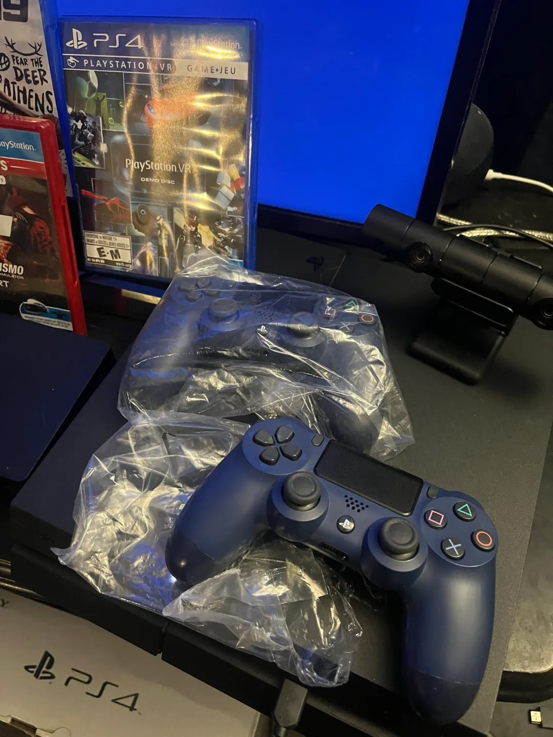 PS4 and VR large bundle brand new image indicator(4)