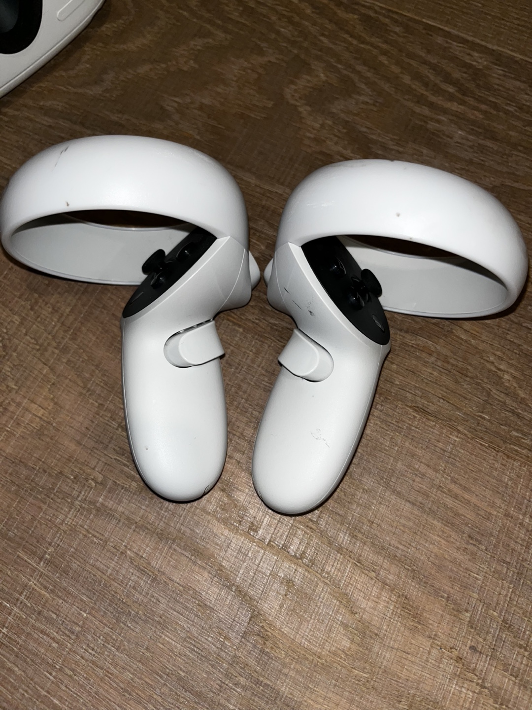 Meta Quest 2 VR Headset and Controllers - photo 5