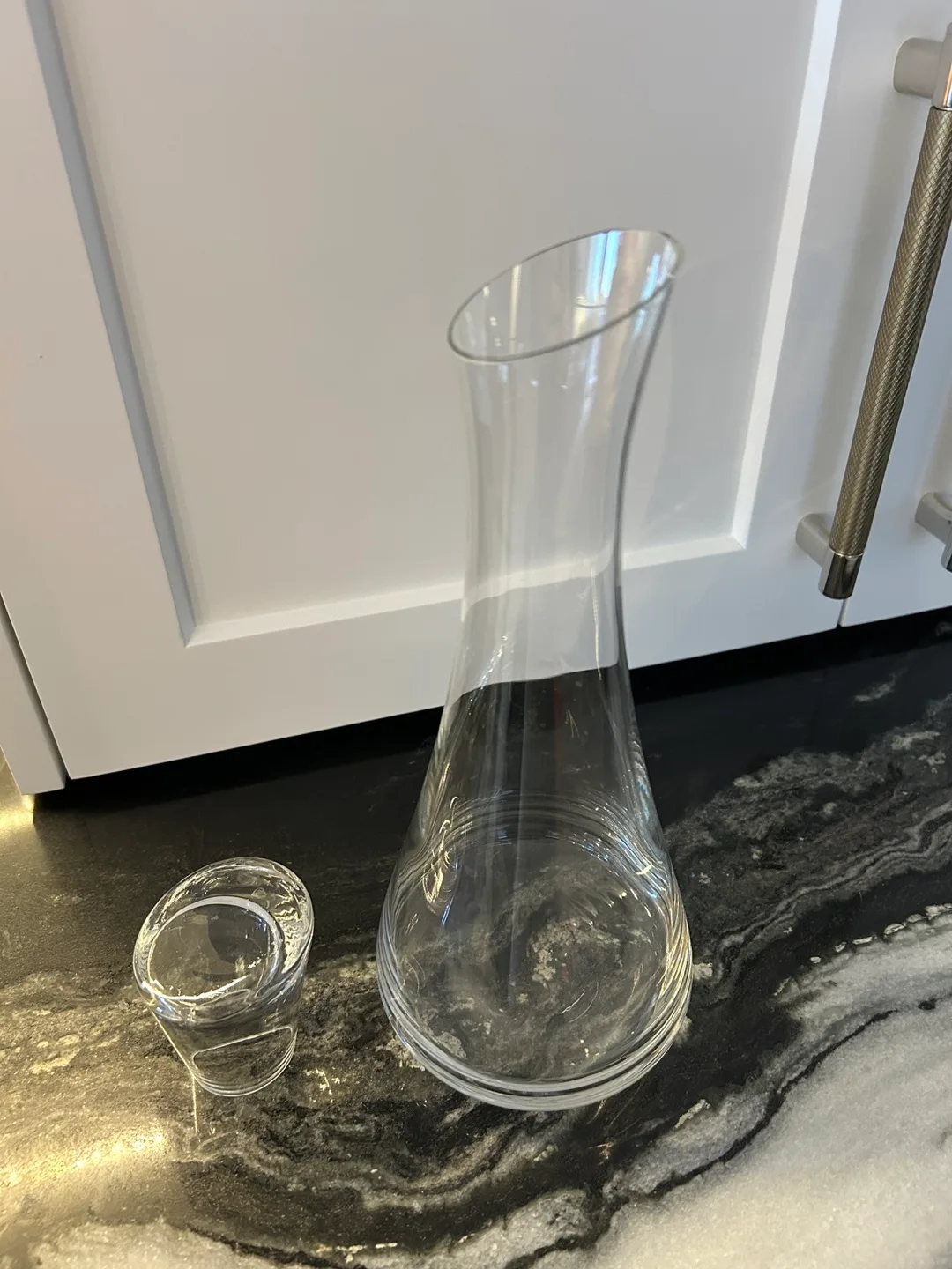 Crystal Decanter with Stopper image indicator(2)