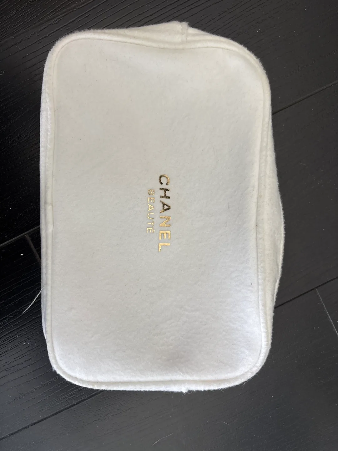 Chanel Beauté White Cosmetic Bag thumbnail