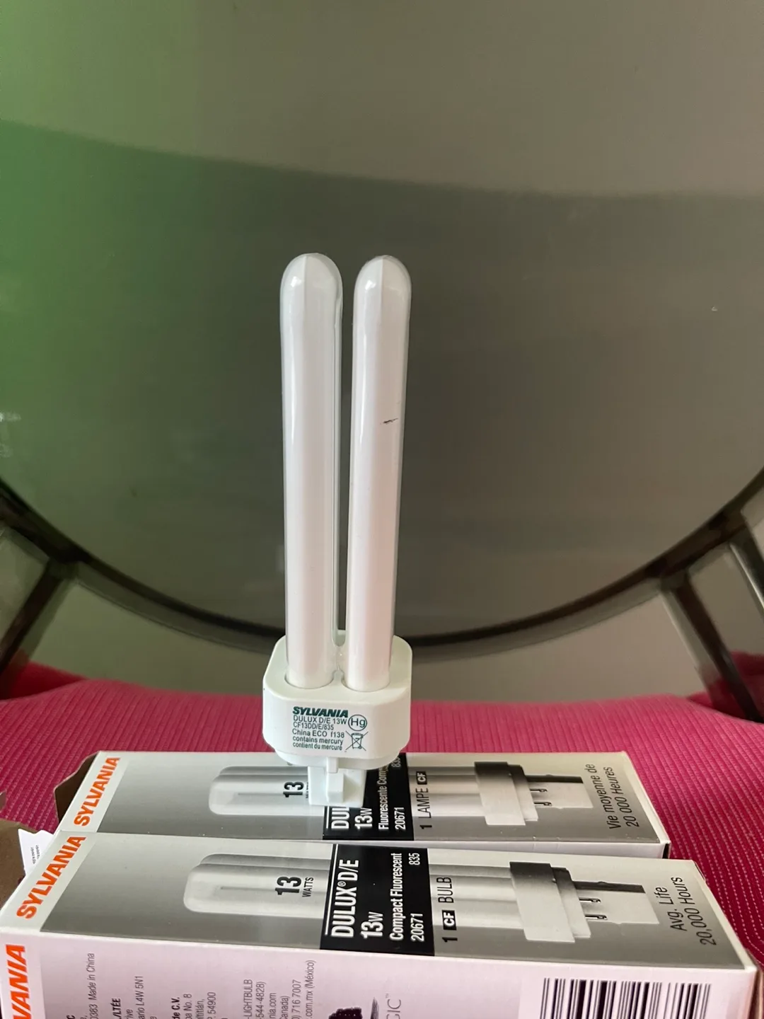 Two New Sylvania Dulux D/E 13W Compact Fluorescent Bulbs image indicator(2)