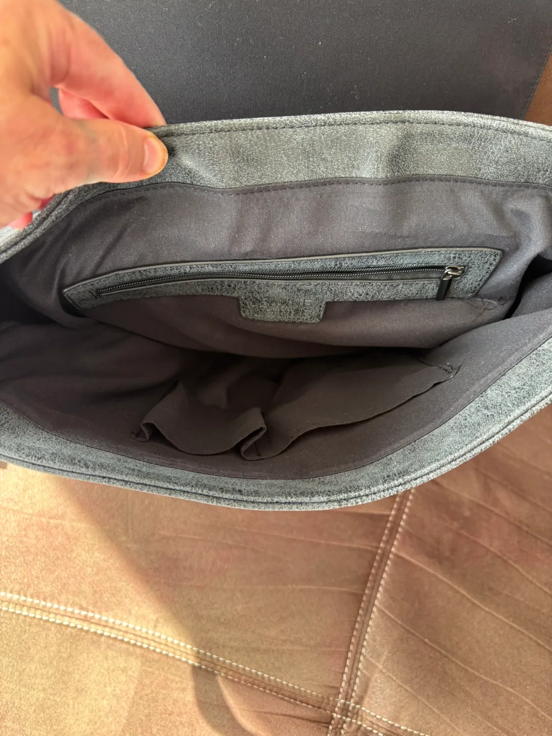 Arbonne Cross Bag image indicator(4)