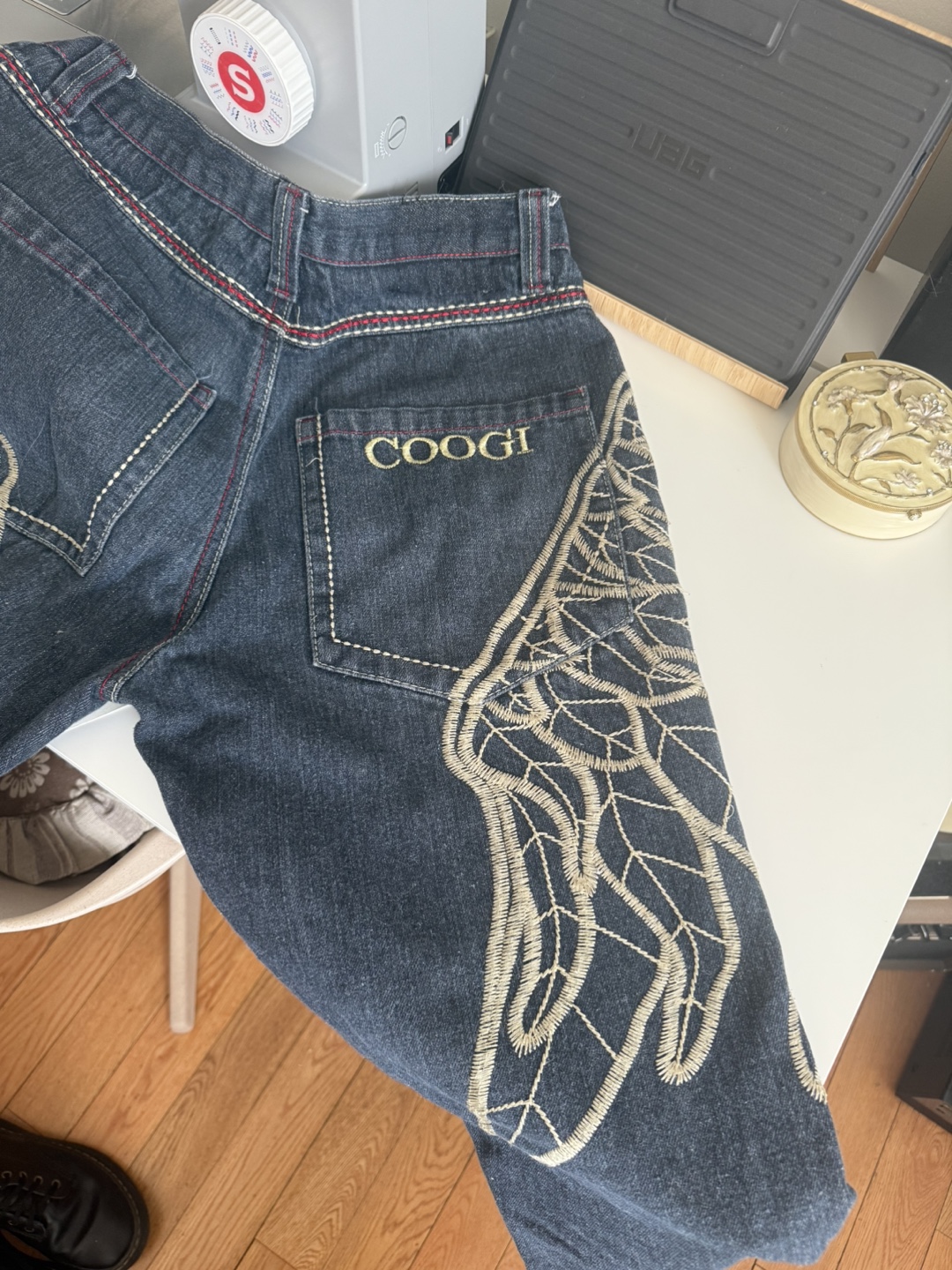Vintage COOGI Jeans - Embroidered Wing Detail - photo 2