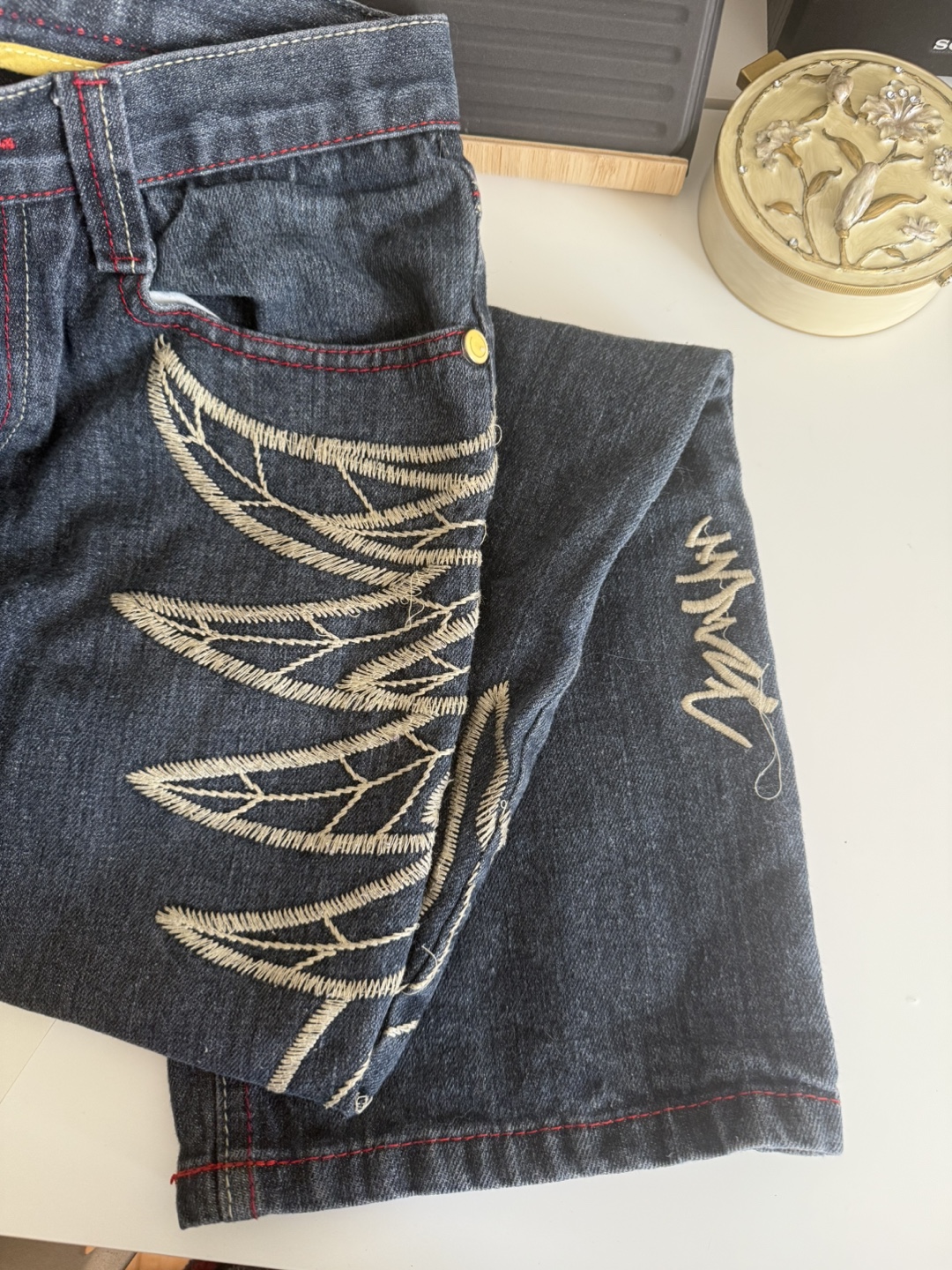 Vintage COOGI Jeans - Embroidered Wing Detail - photo 4