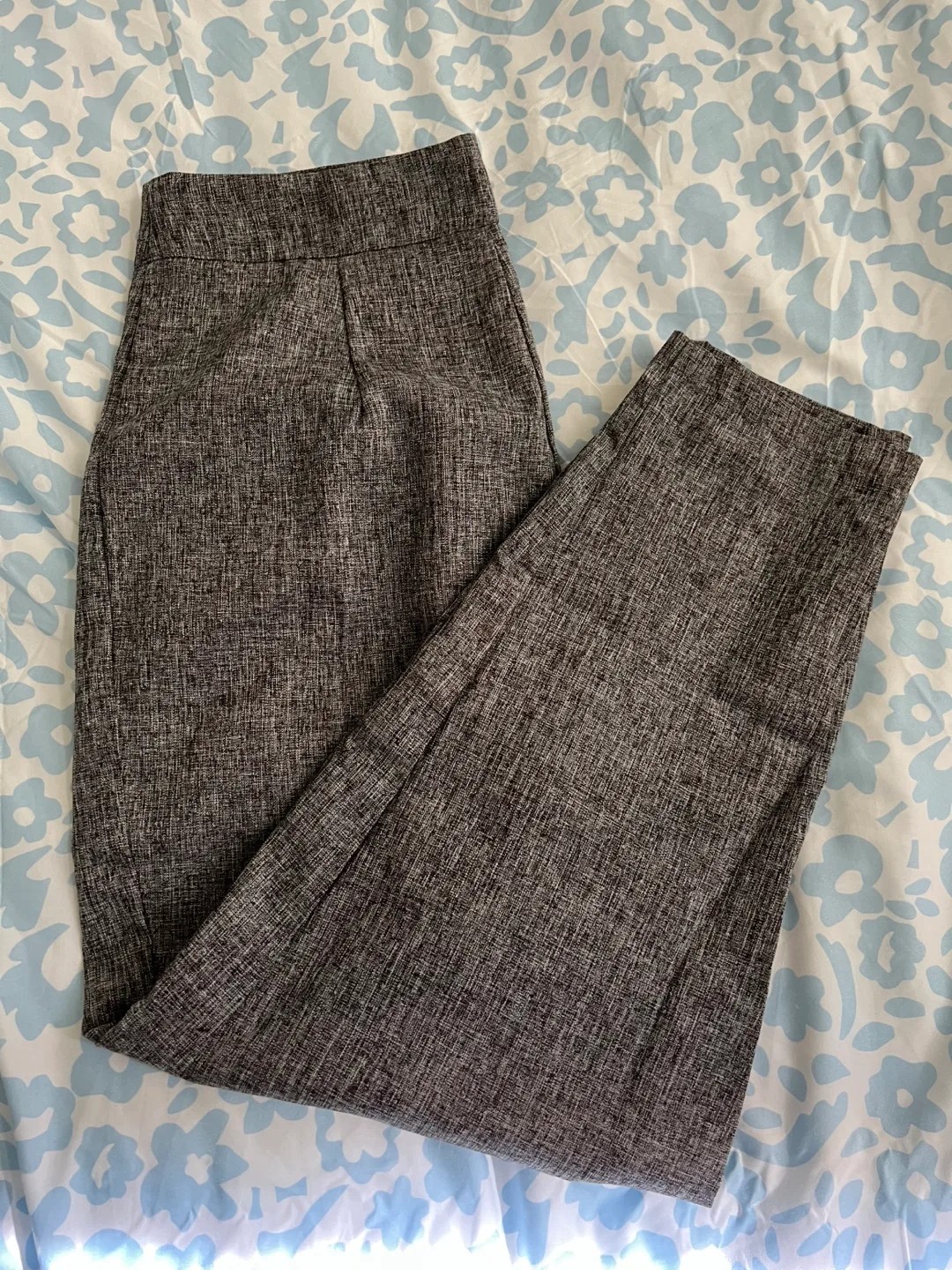 Grey High-Waisted Pleated Pants thumbnail