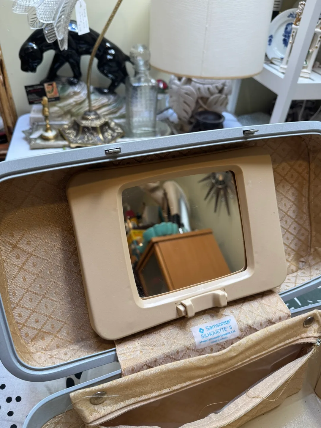 Vintage Samsonite Silhouette II Cosmetic Case image indicator(4)