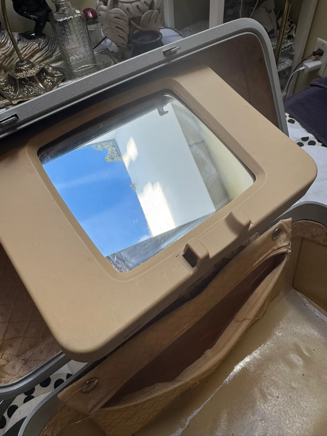 Vintage Samsonite Silhouette II Cosmetic Case image indicator(3)