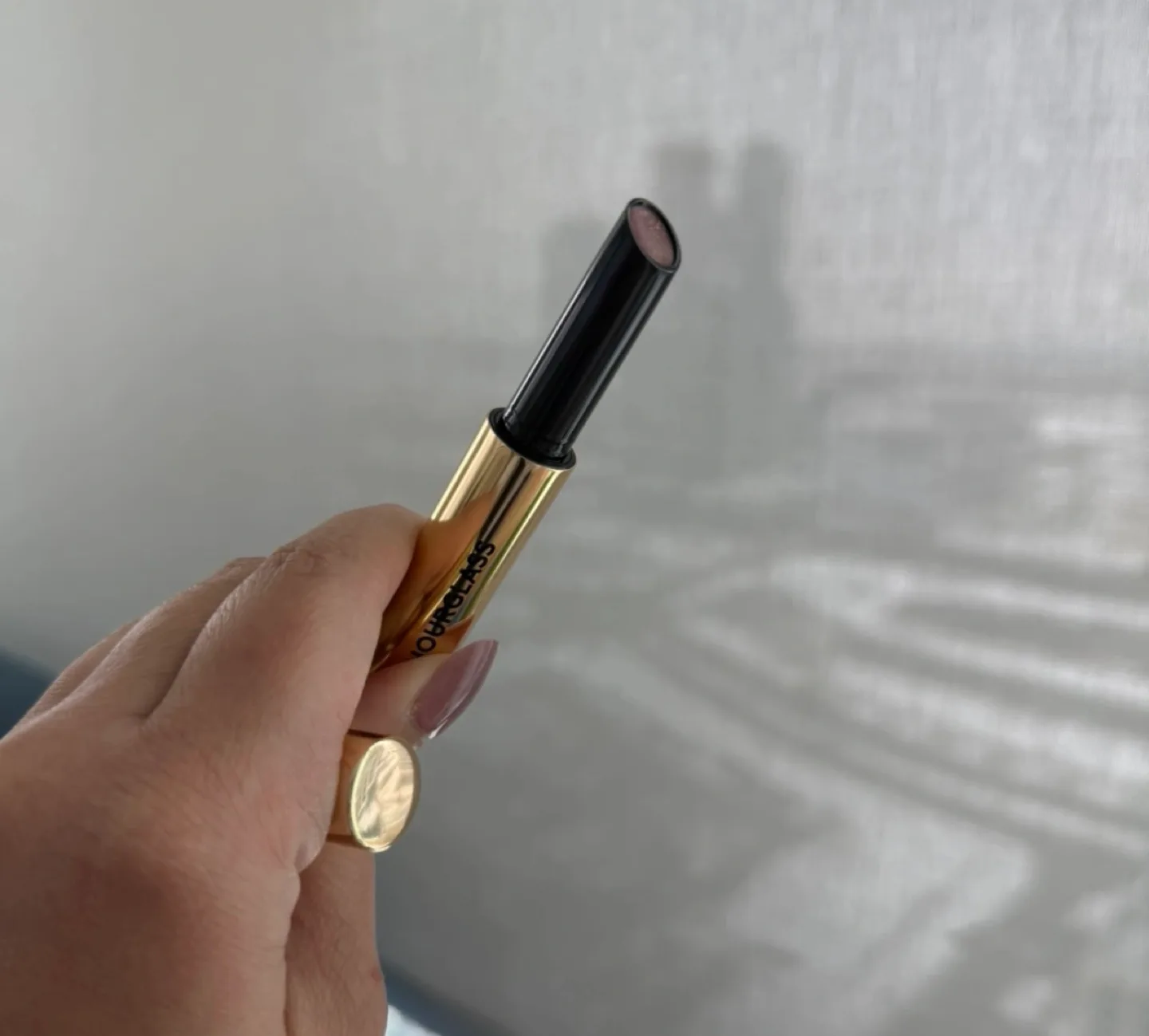 Hourglass Phantom Volumizing Glossy Lip Balm - Secret 85 image indicator(5)